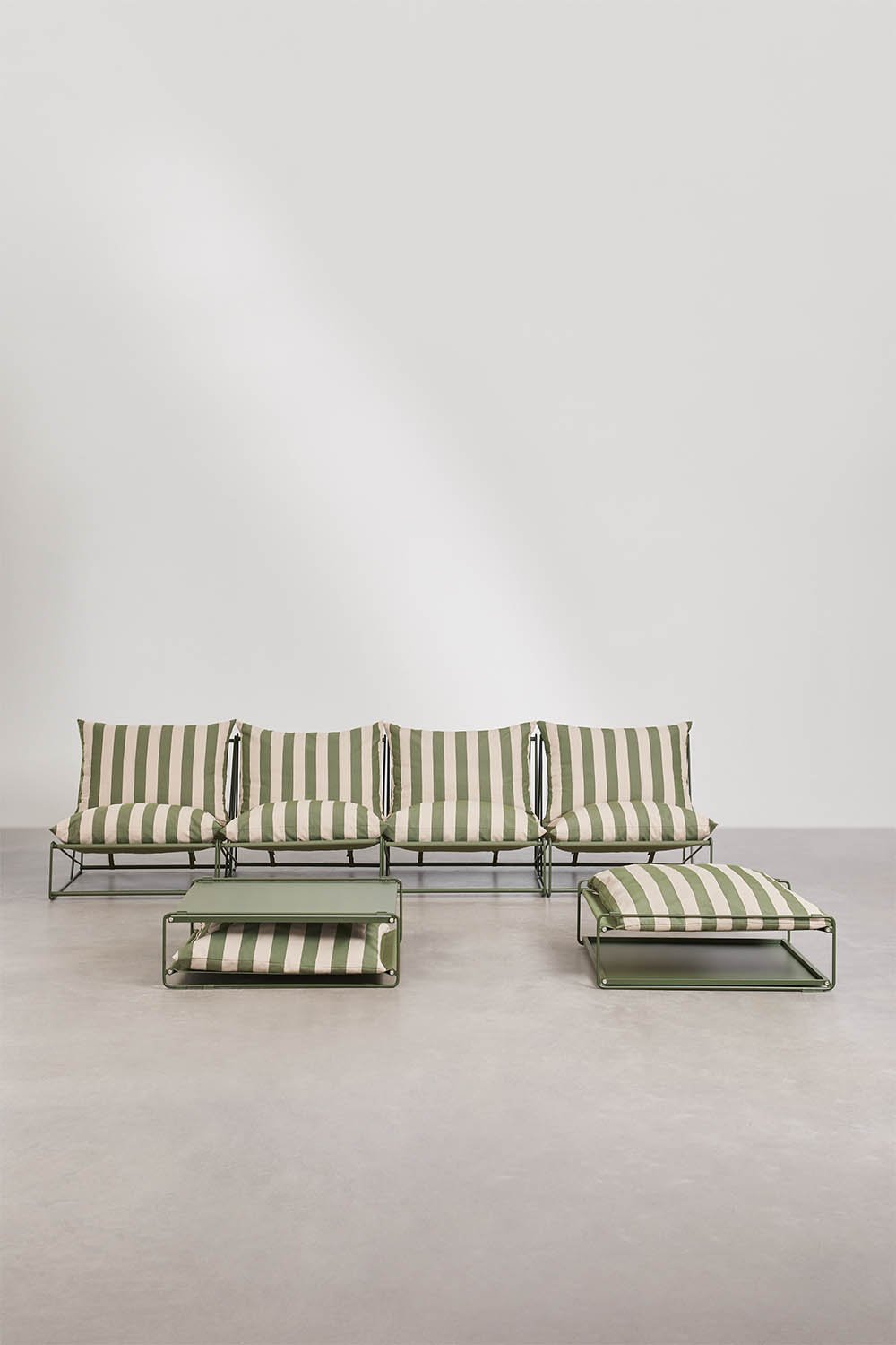 Amaro 4-piece modular sofa garden set with convertible side table and pouf, gallery image 3