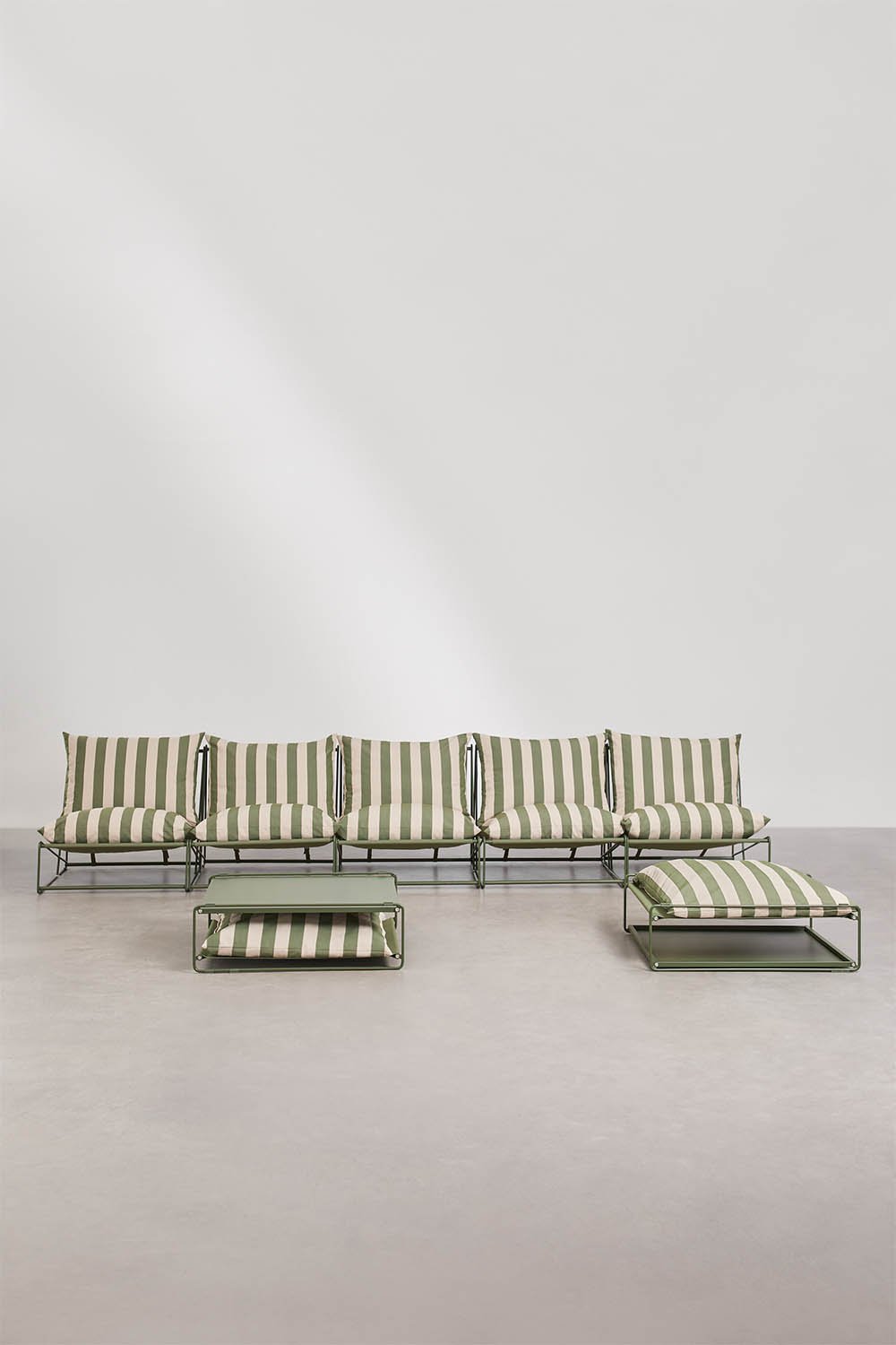 Amaro 5-piece modular sofa garden set with convertible side table and ottoman, gallery image 3