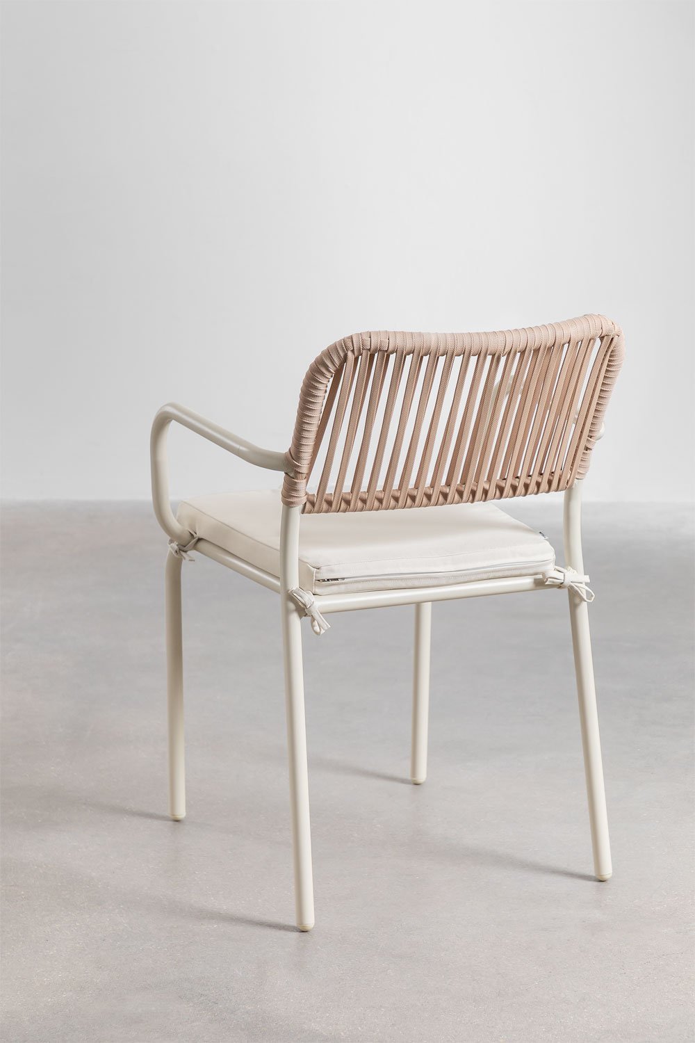 Stackable garden chair with armrests in aluminum and braided rope Arhiza, gallery image 4