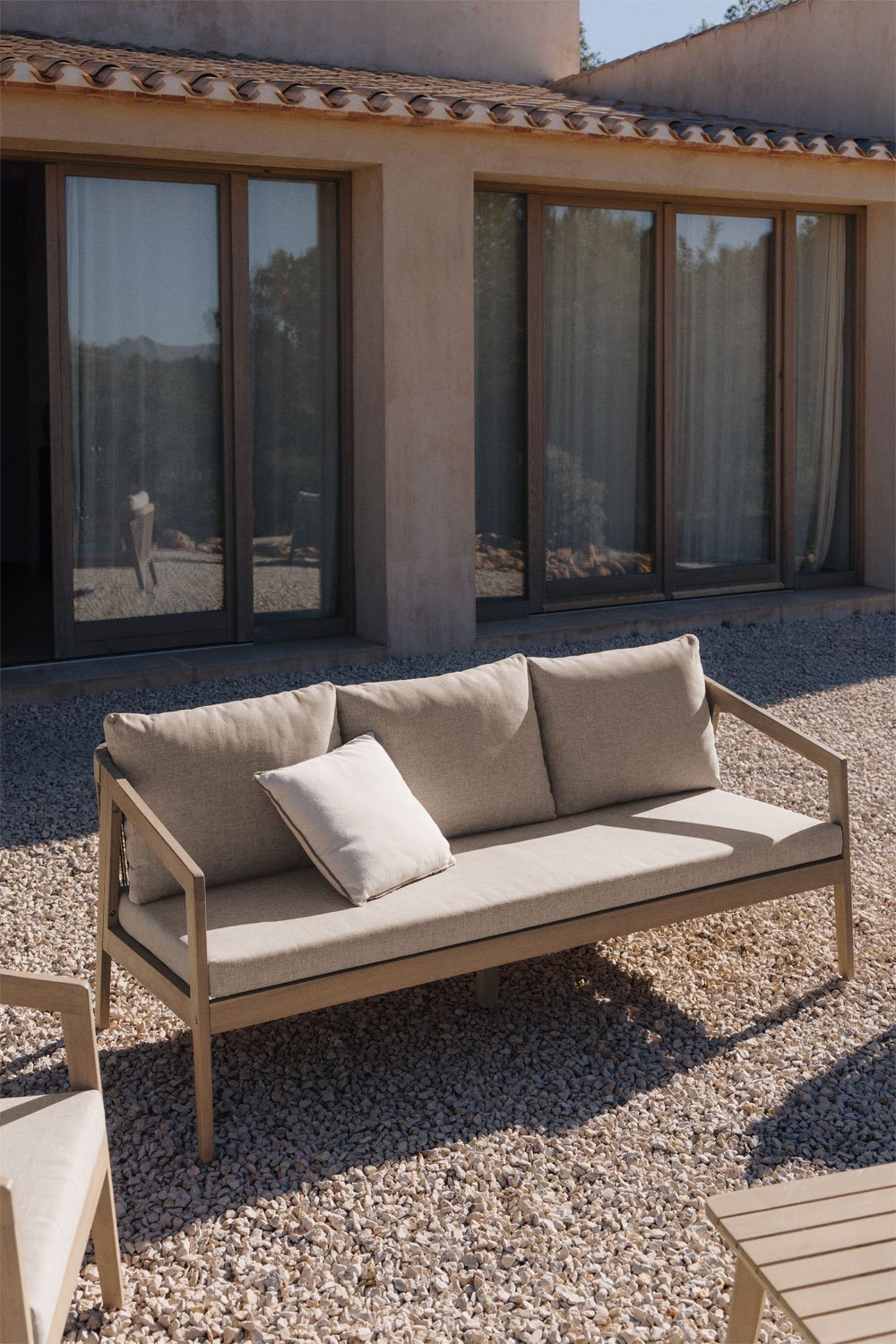 3-seater garden sofa in acacia wood and braided rope Kaela, gallery image 1