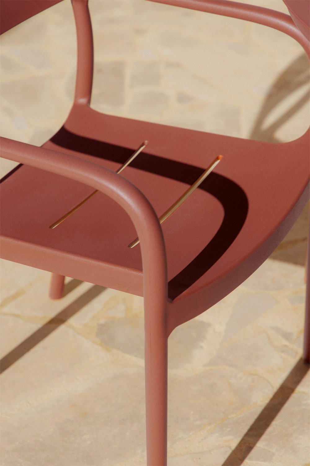 Pack of 4 stackable garden chairs with armrests in polypropylene Graneli, gallery image 2