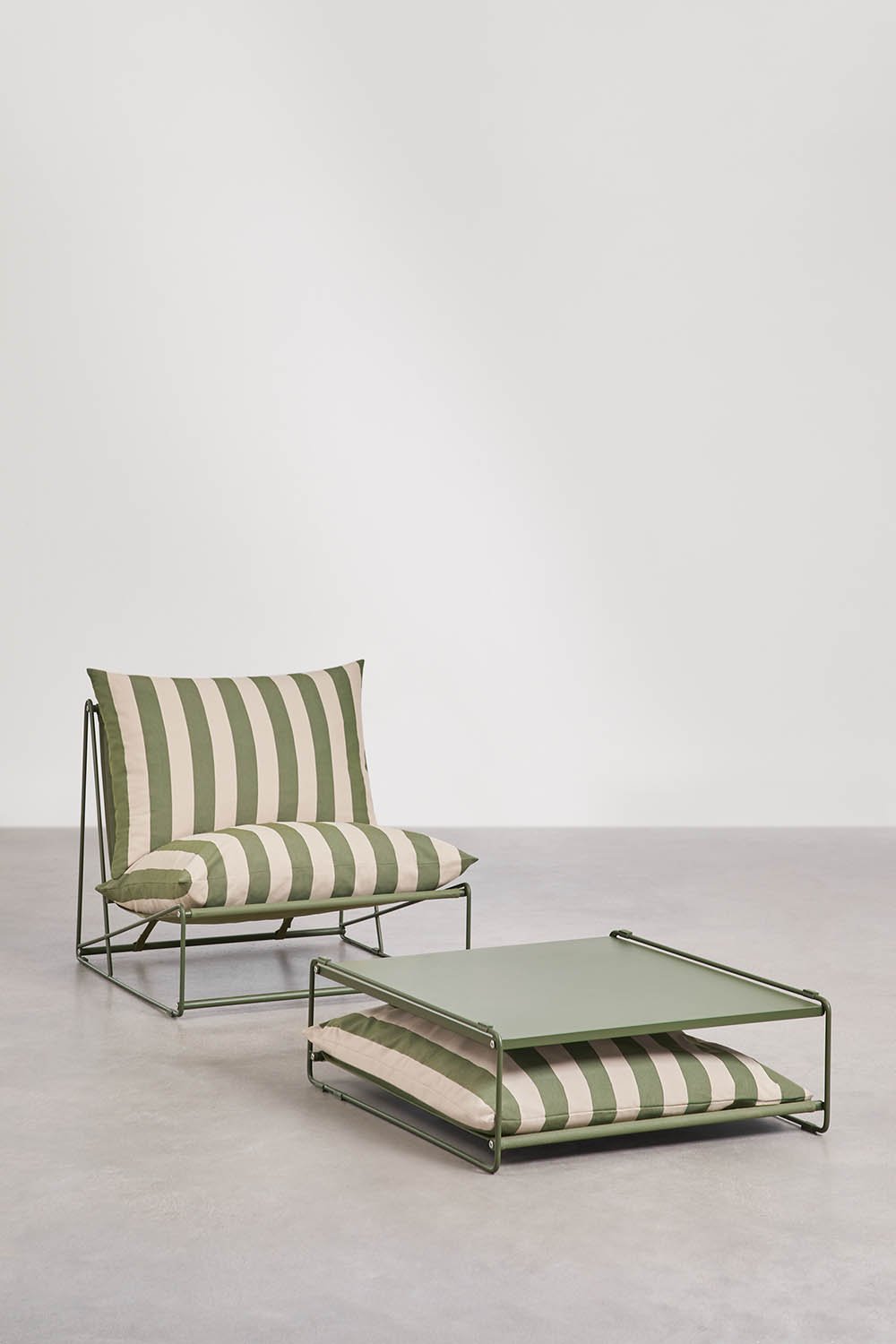 Amaro garden set with armchair and convertible side table, gallery image 1