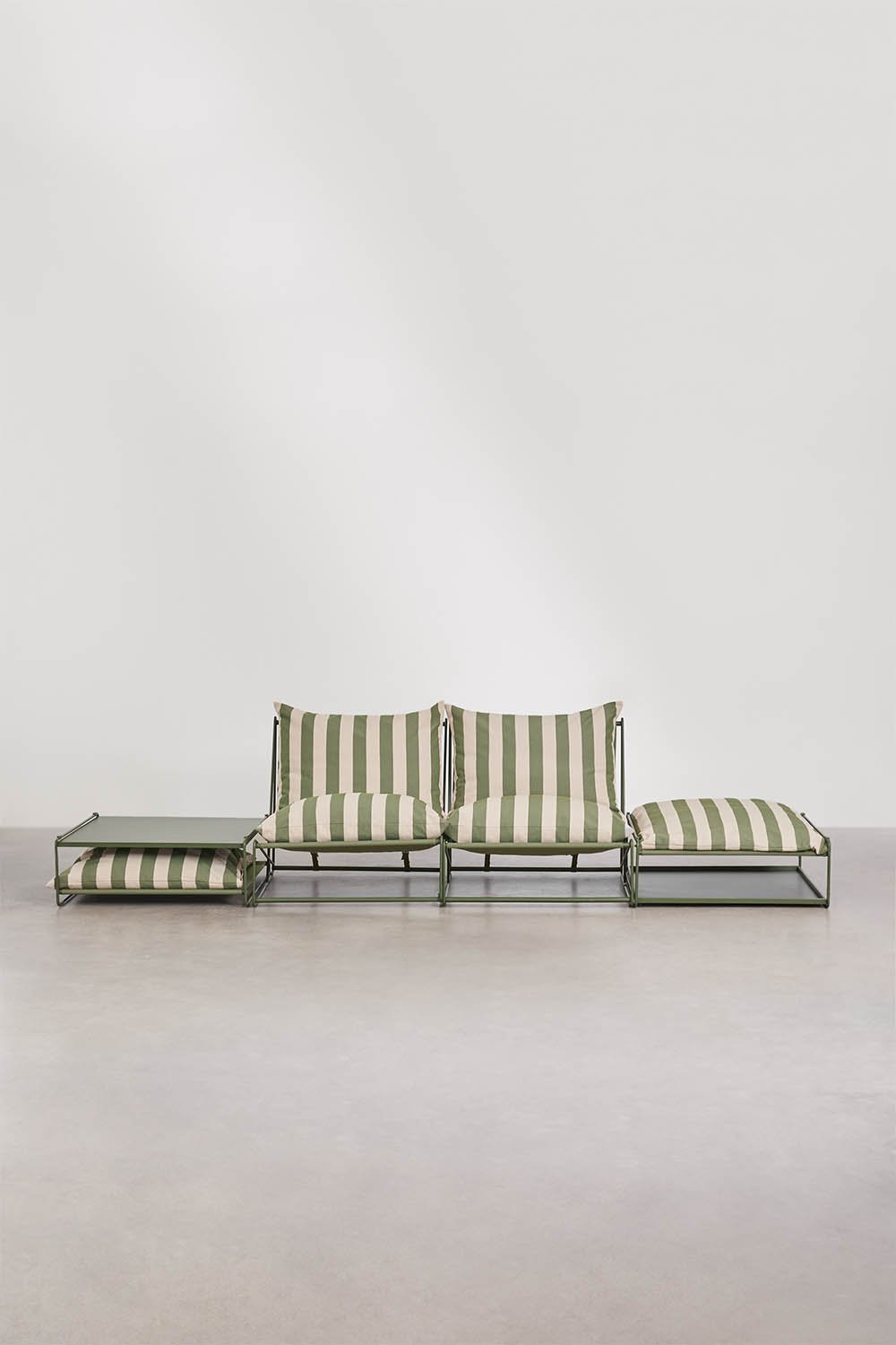 Amaro 2-piece modular sofa garden set with convertible side table and pouf, gallery image 3