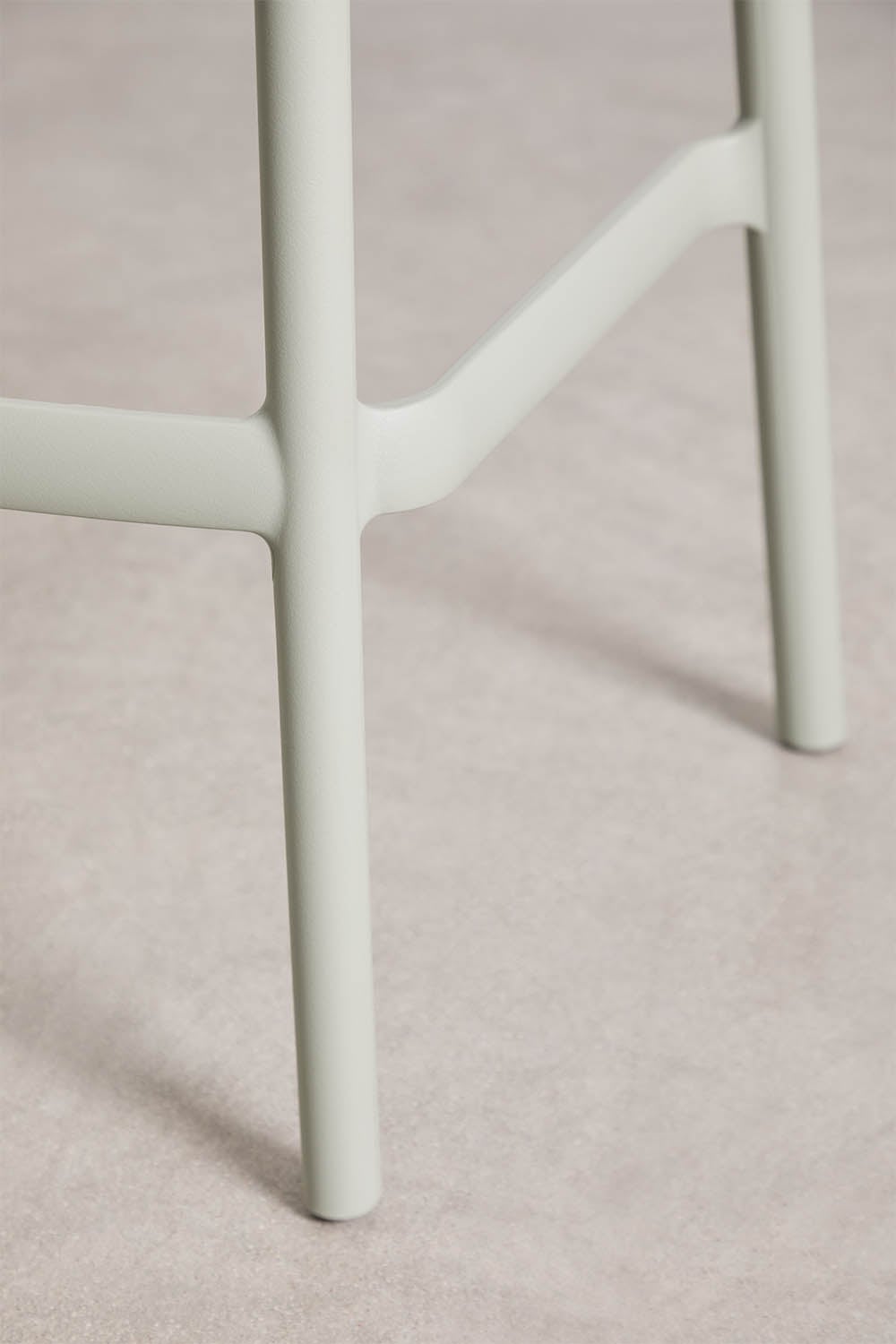 Pack of 4 stackable high garden stools in polypropylene Brenza, gallery image 5