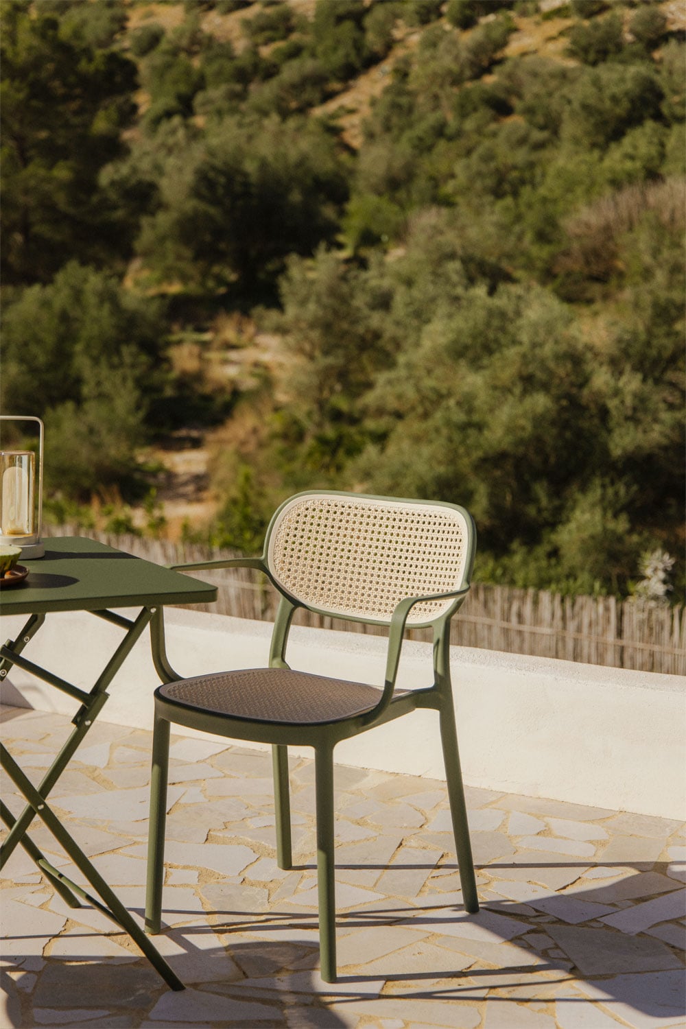 Pack of 4 stackable garden chairs with armrests in Omara polypropylene, gallery image 1