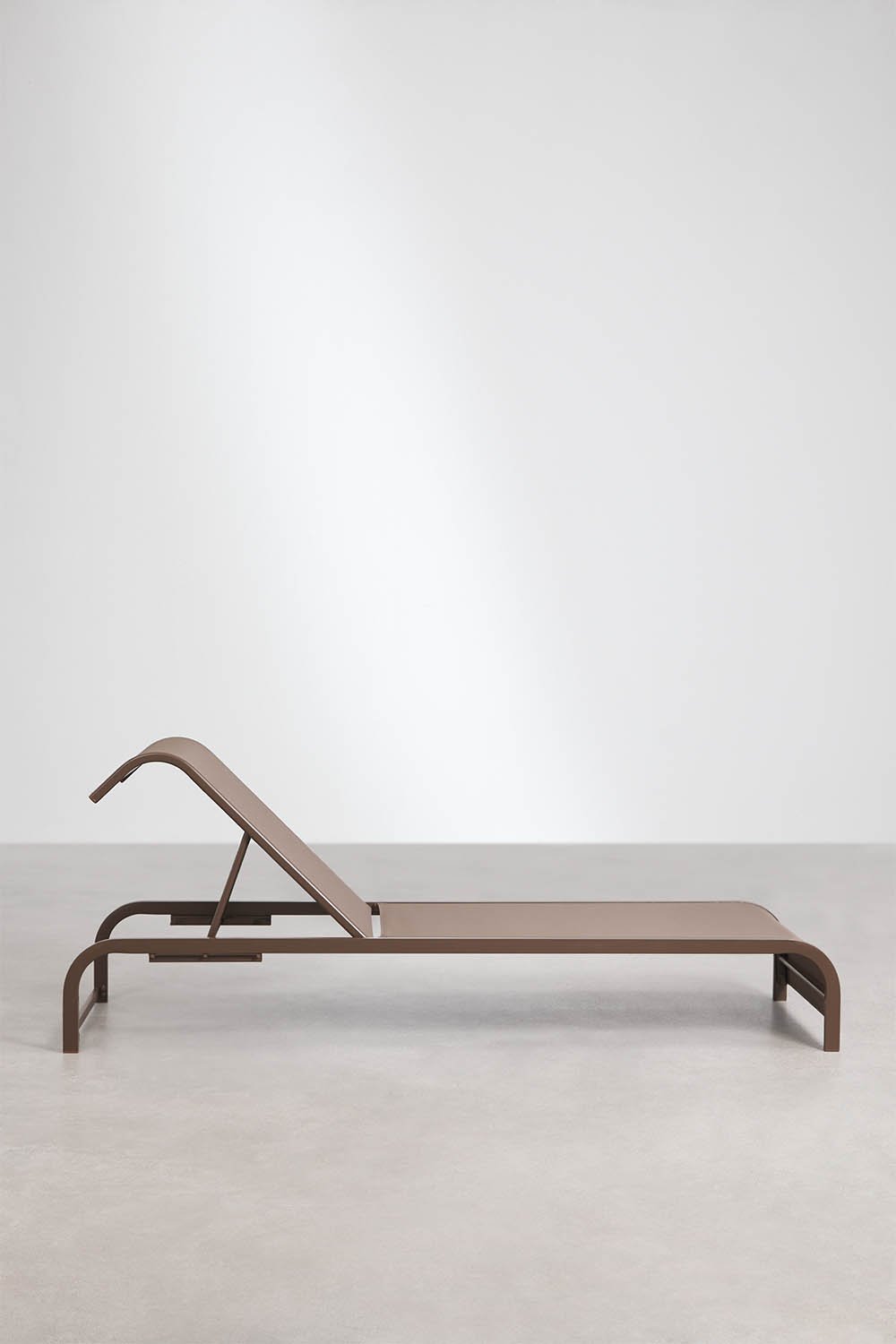 Set of 2 reclining loungers and side table in Marietta steel, gallery image 6