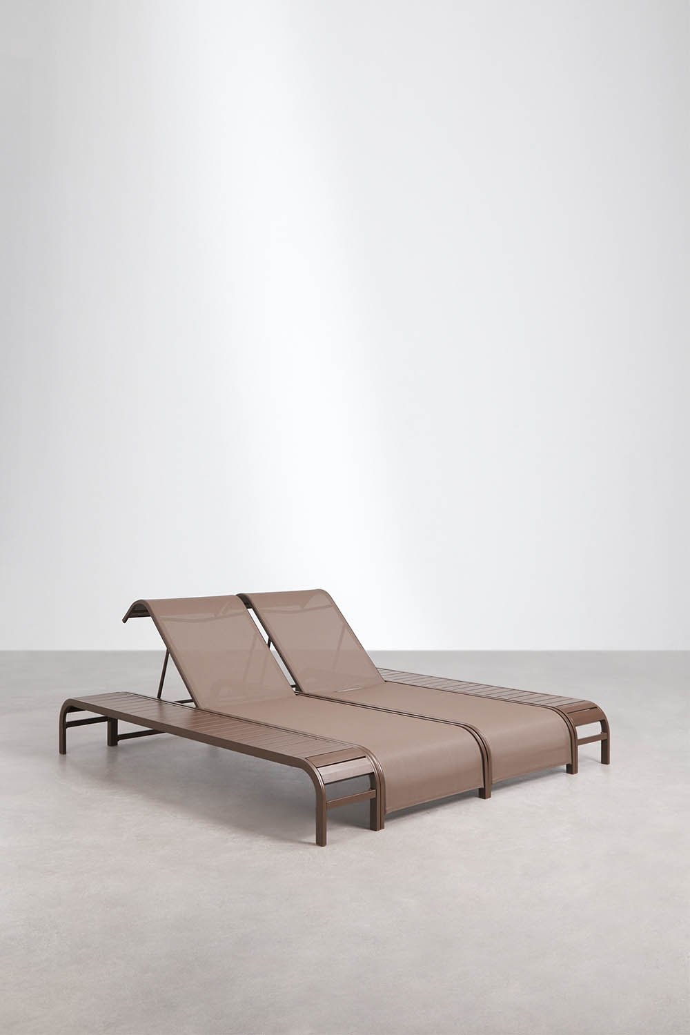 Set of 2 reclining loungers and 2 side tables in Marietta steel, gallery image 3