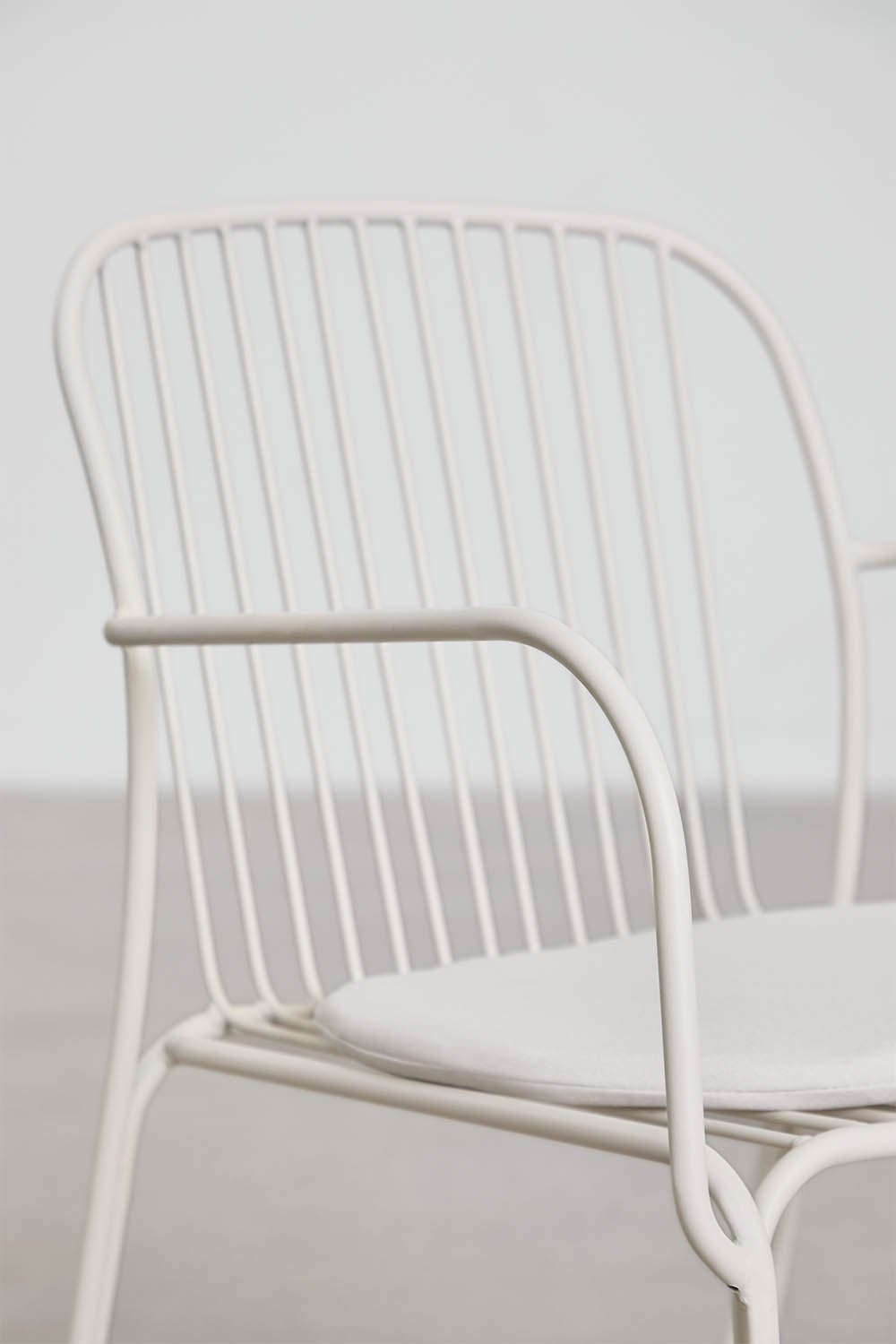 Anerina dining chair with steel armrests, gallery image 4