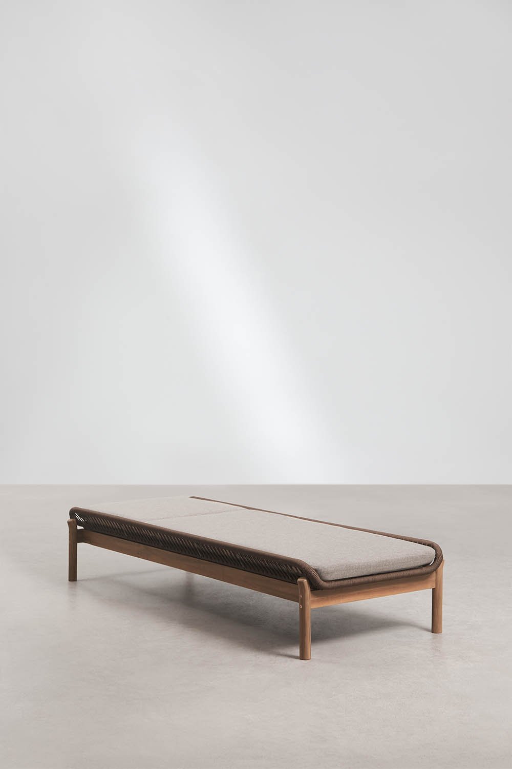 Karvia reclining lounger in acacia wood and braided rope, gallery image 4