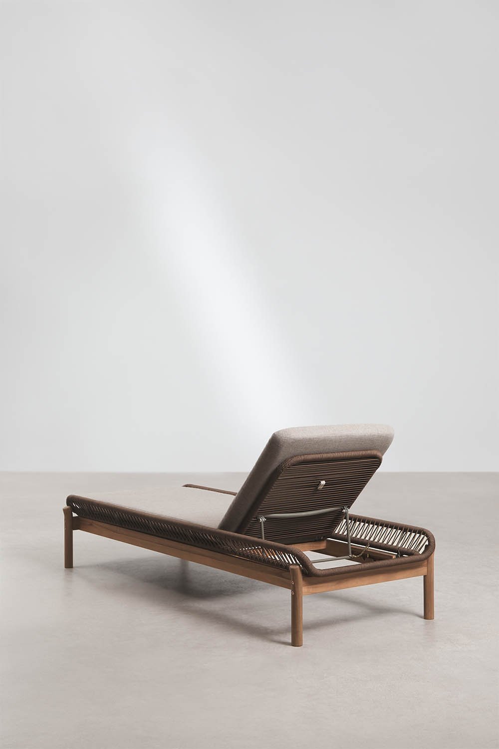 Karvia reclining lounger in acacia wood and braided rope, gallery image 6