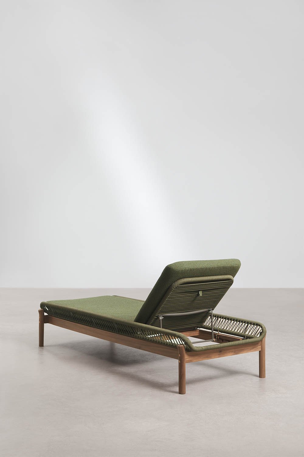 Pack of 2 reclining loungers in acacia wood Karvia, gallery image 4