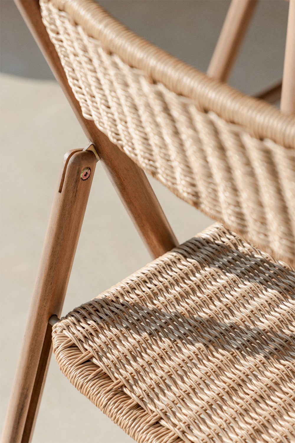 Set of 4 folding garden chairs in synthetic rattan and acacia wood Zayma, gallery image 2