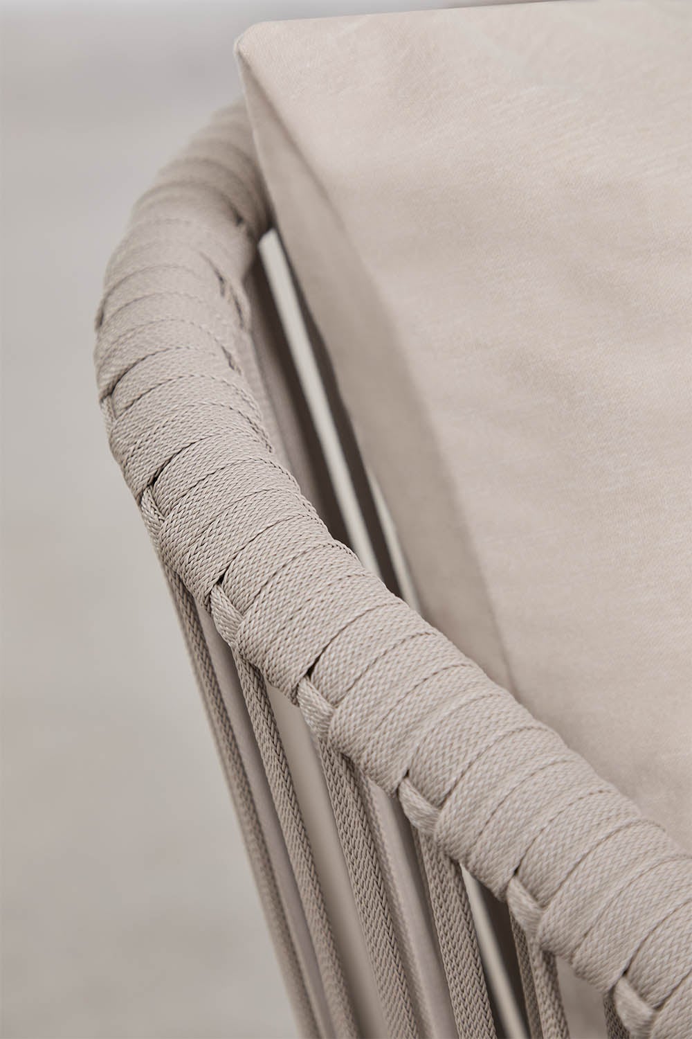 Pack of 2 garden chairs with armrests in braided rope Arhiza Classic, gallery image 6