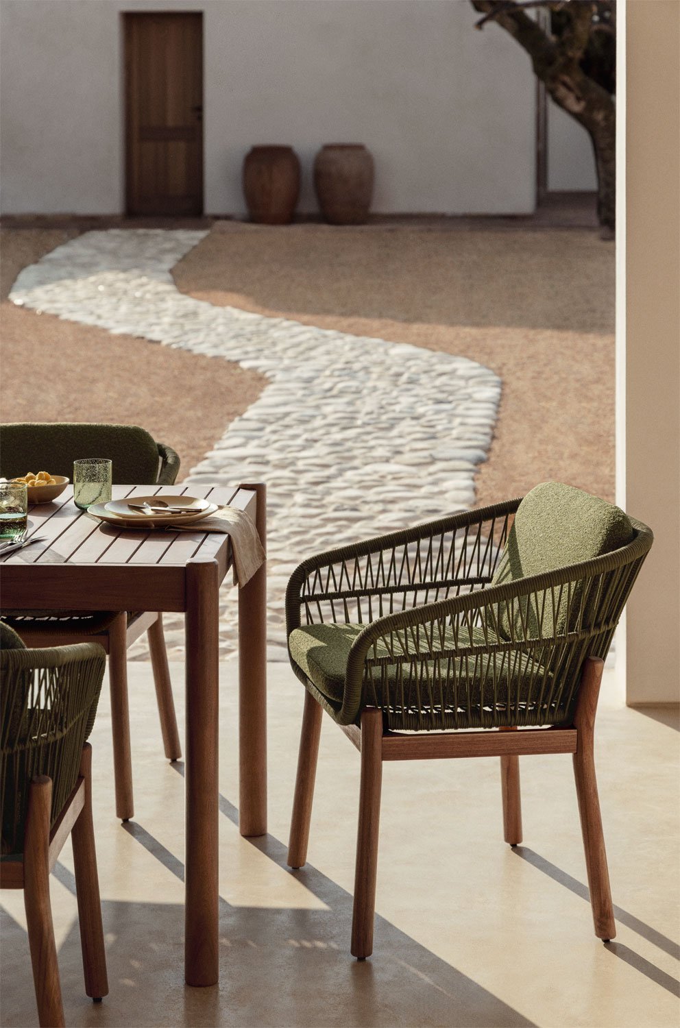 Karvia garden chair with acacia wood armrests and braided rope, gallery image 1