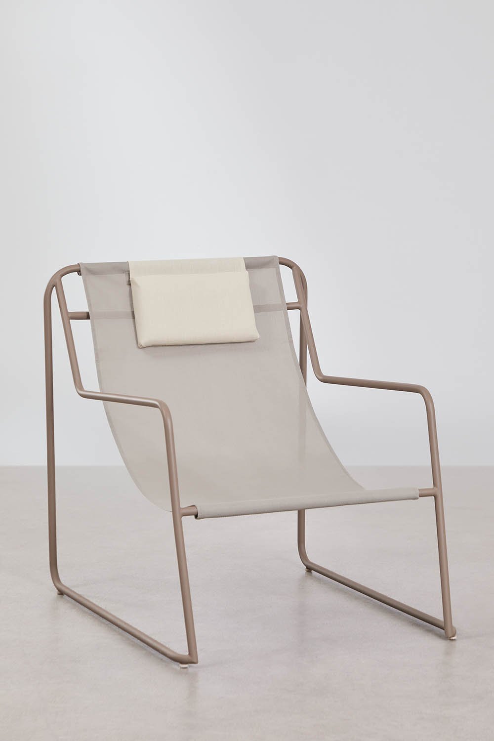 Lorvian steel hammock with cushion and armrest, gallery image 1