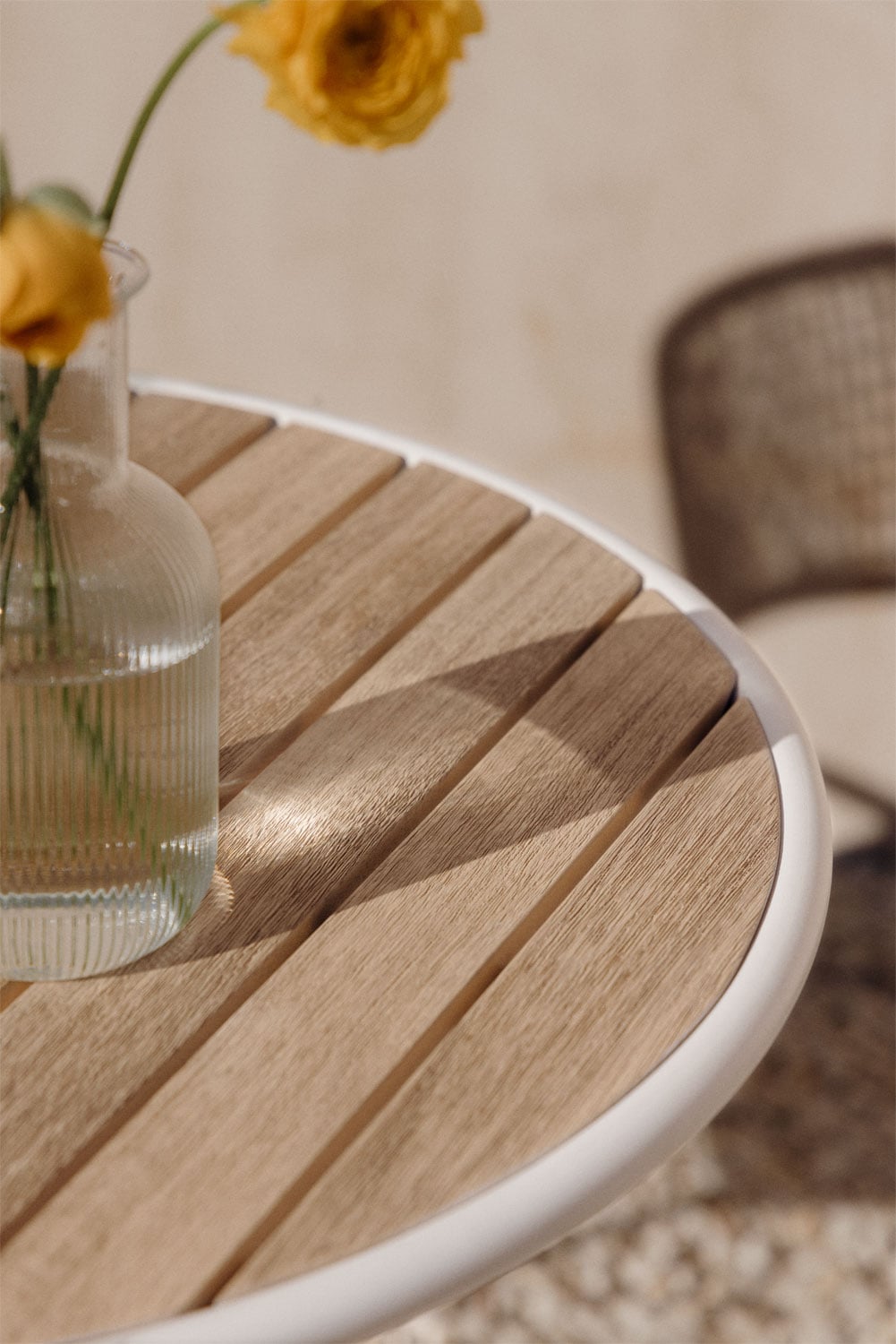 Round garden table set Ø65 cm and 4 stackable garden chairs in steel and acacia wood Tilda, gallery image 2