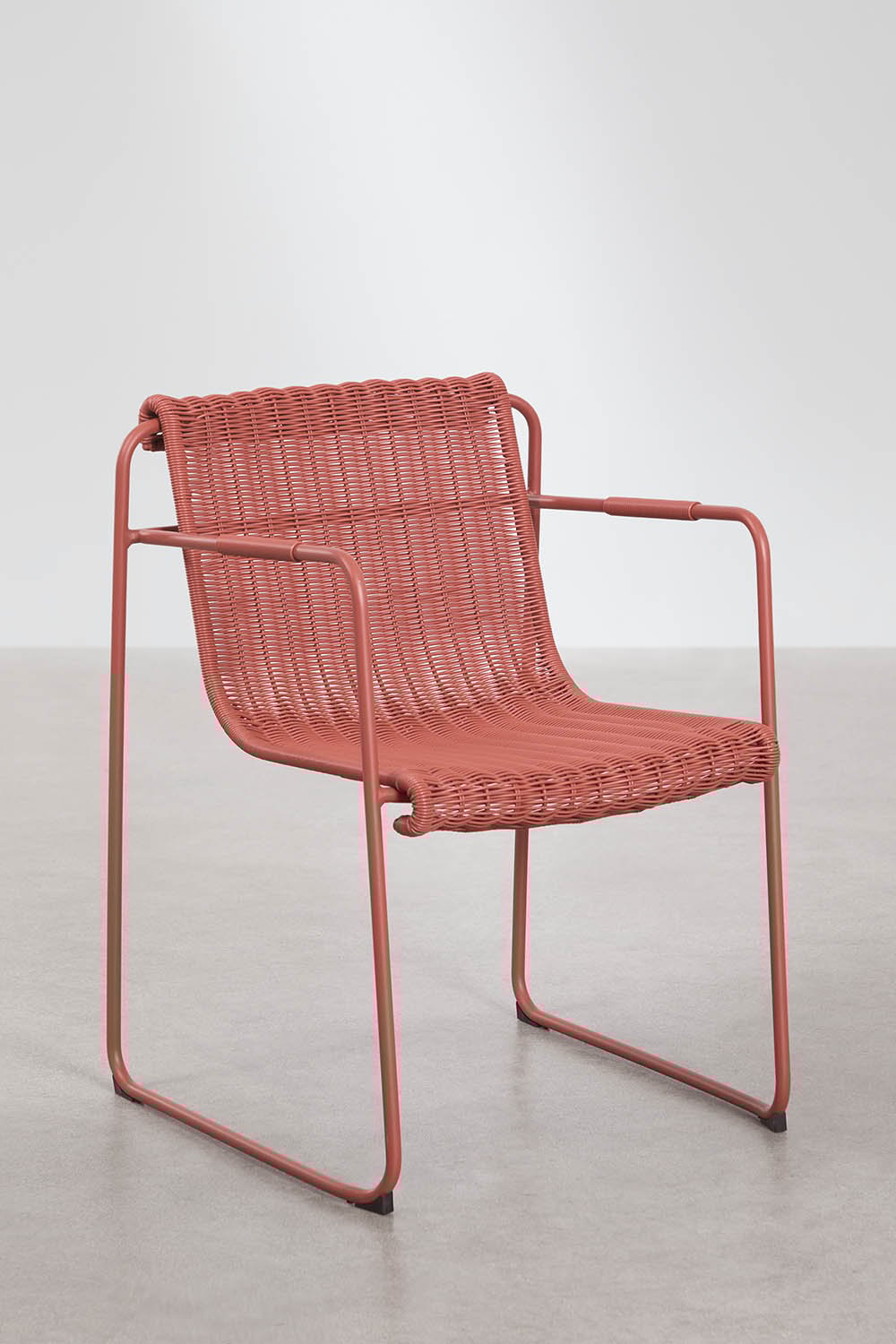 Stackable dining chair with armrests in synthetic wicker and steel Revia, gallery image 1