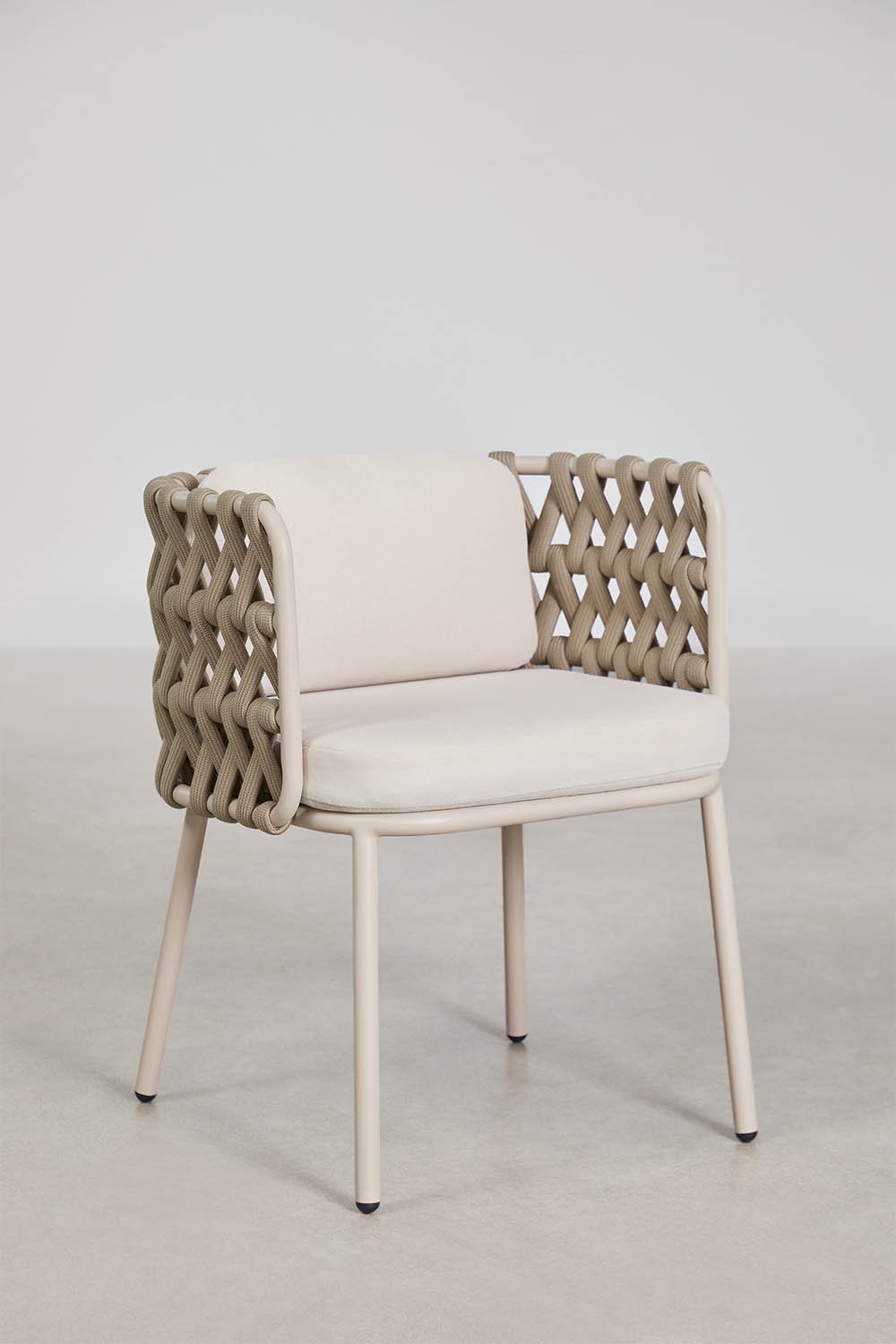 Pack of 2 garden chairs with armrests in aluminum and braided rope Tevary, gallery image 1