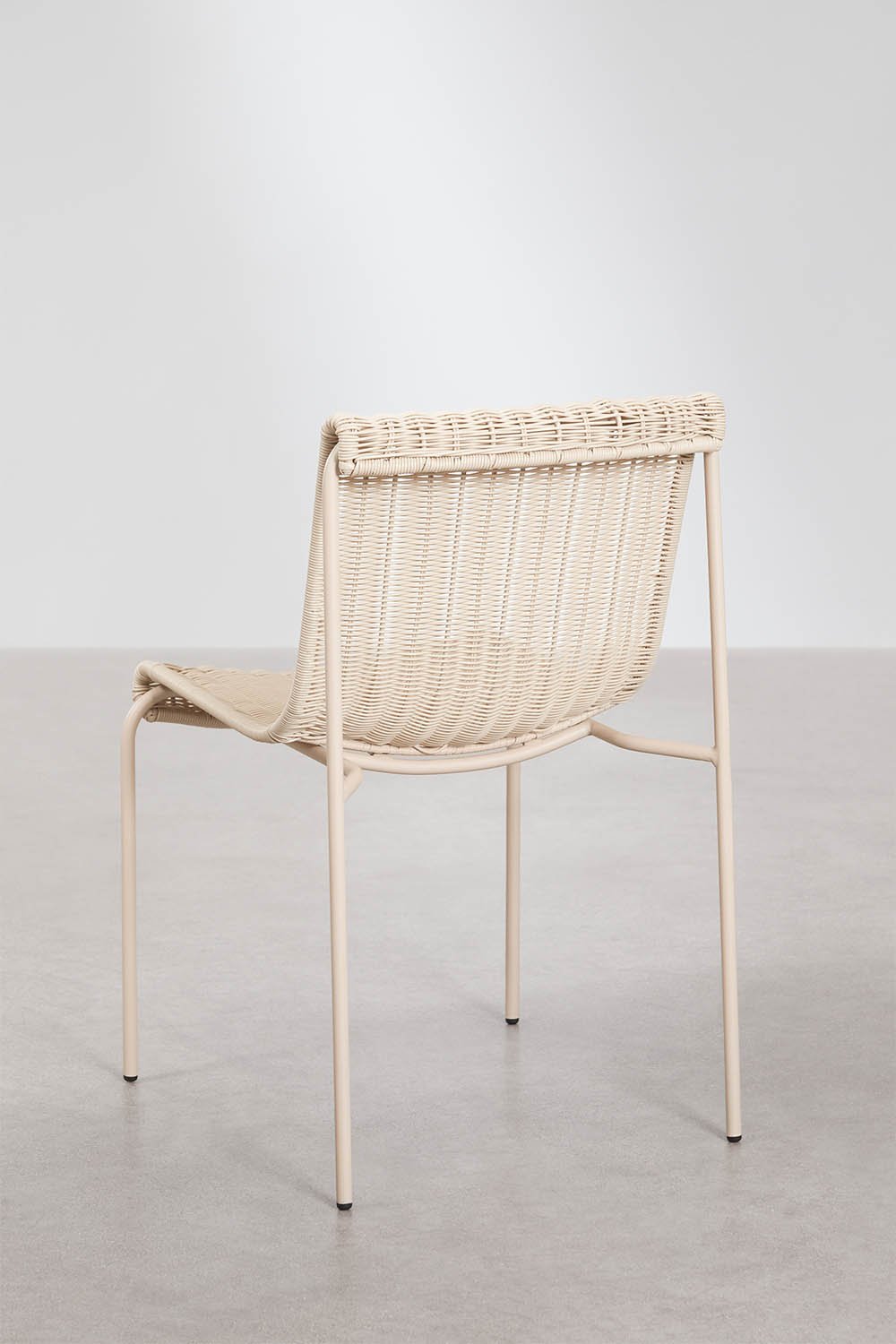 Pack of 4 garden chairs in synthetic rattan and steel Revia, gallery image 5