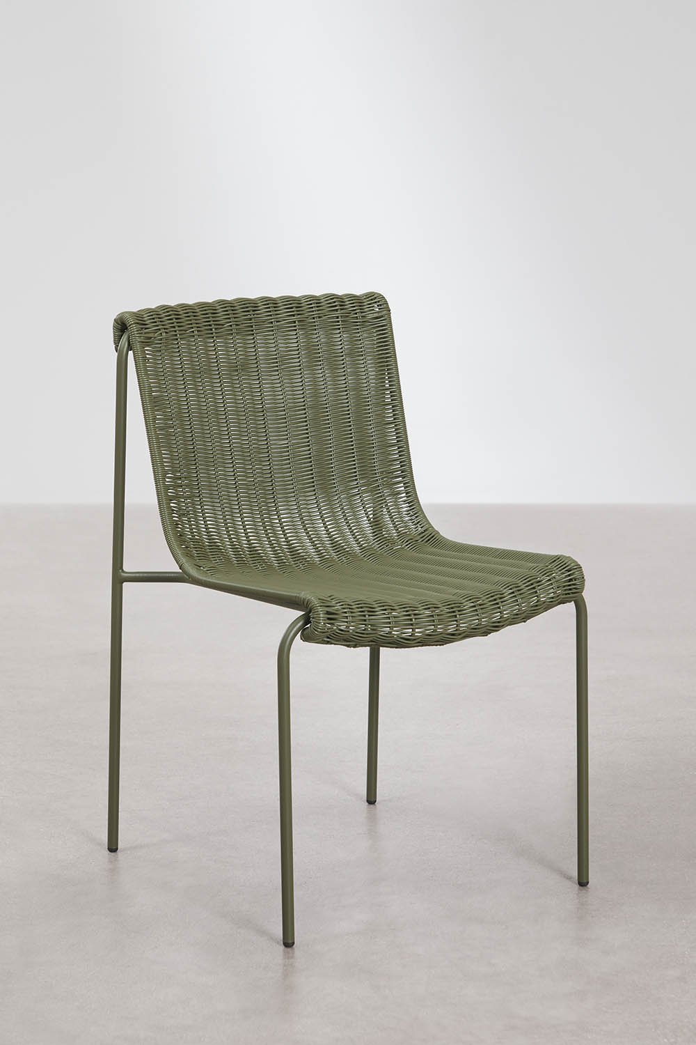 Pack of 2 dining chairs in synthetic rattan and steel Revia, gallery image 1