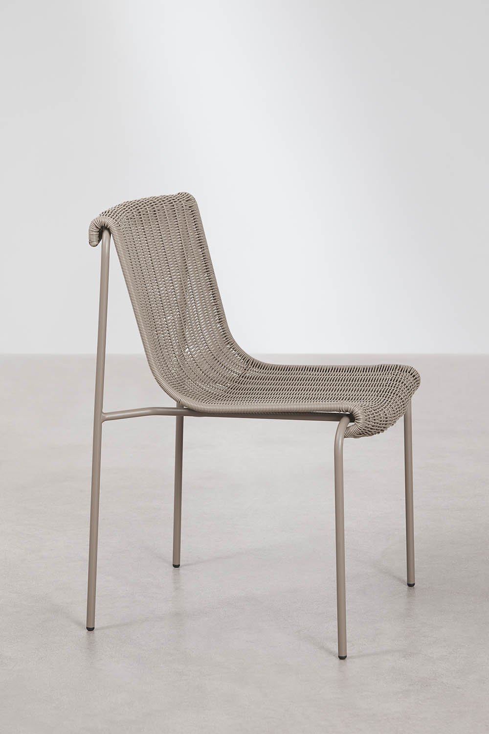 Set of 4 dining chairs in synthetic rattan and steel Revia, gallery image 2