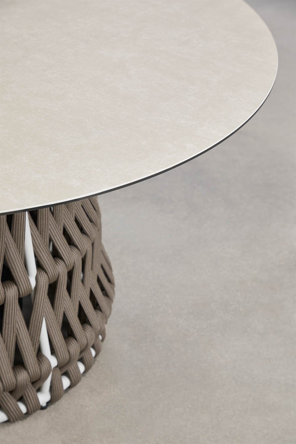 Tevary round dining table Ø140 cm in ceramic and braided rope, gallery image 2