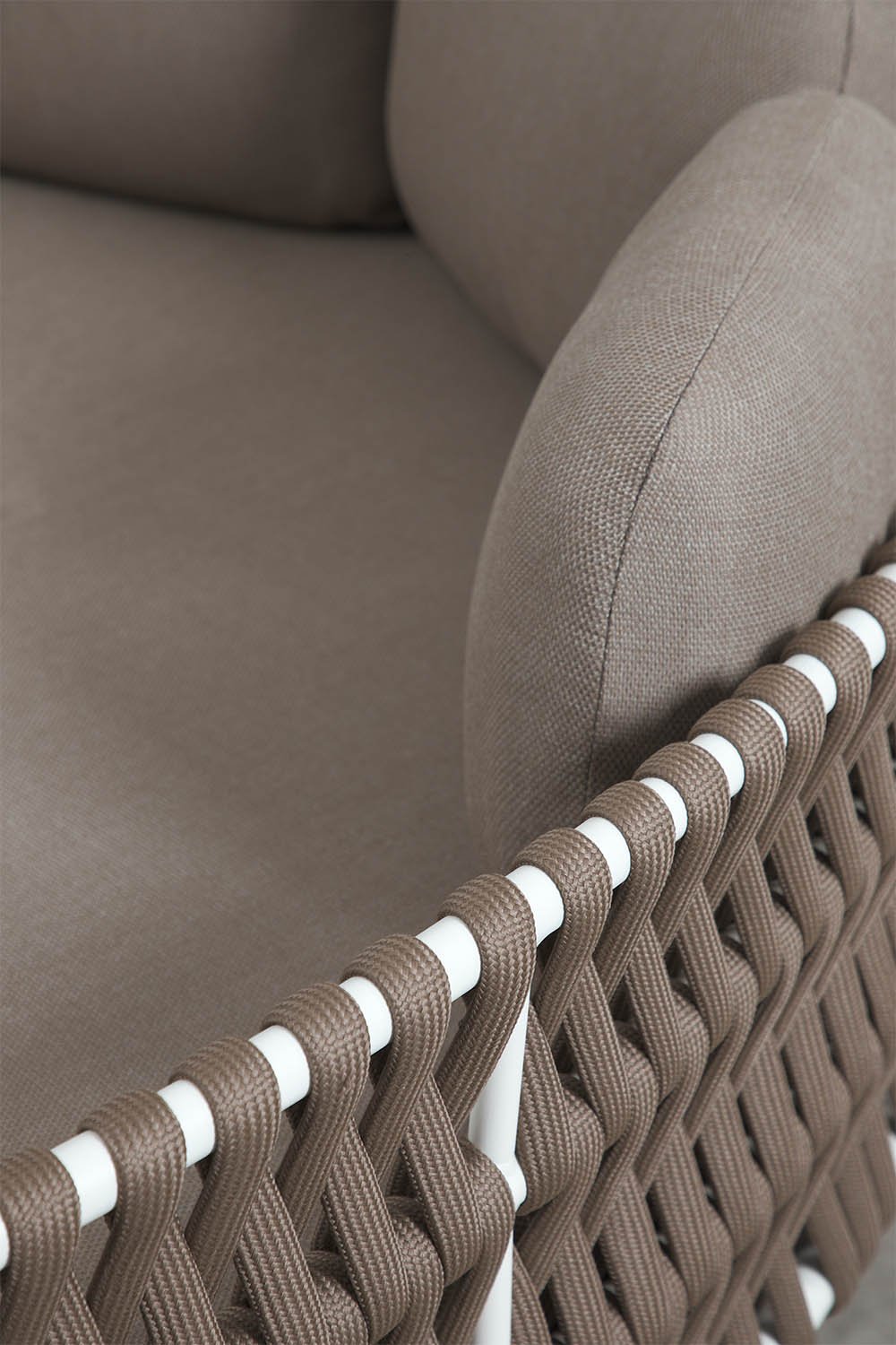 Double sun lounger in aluminum and braided rope with Tevary cushions, gallery image 6