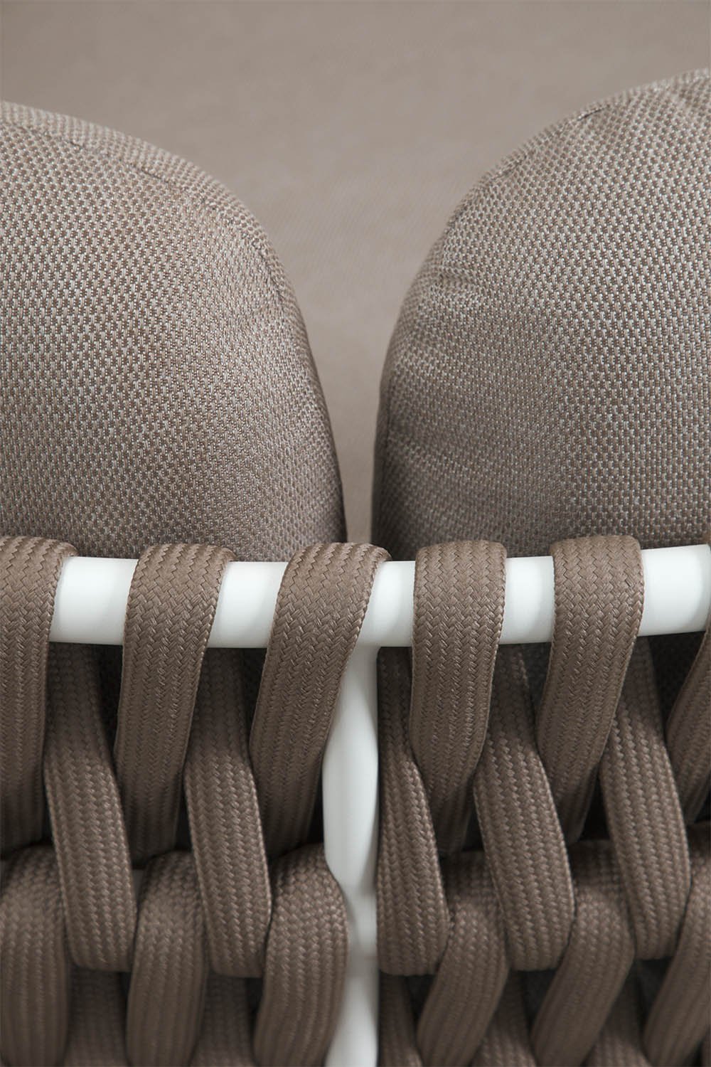 Double sun lounger in aluminum and braided rope with Tevary cushions, gallery image 7