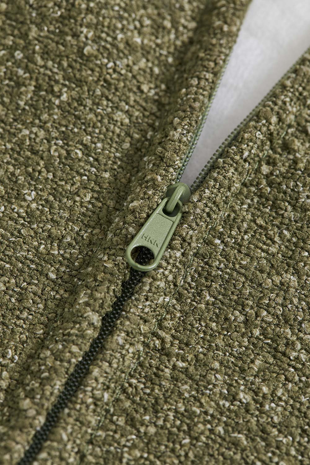 Bench 180 cm in acacia wood and sage green bouclé Karvia, gallery image 5