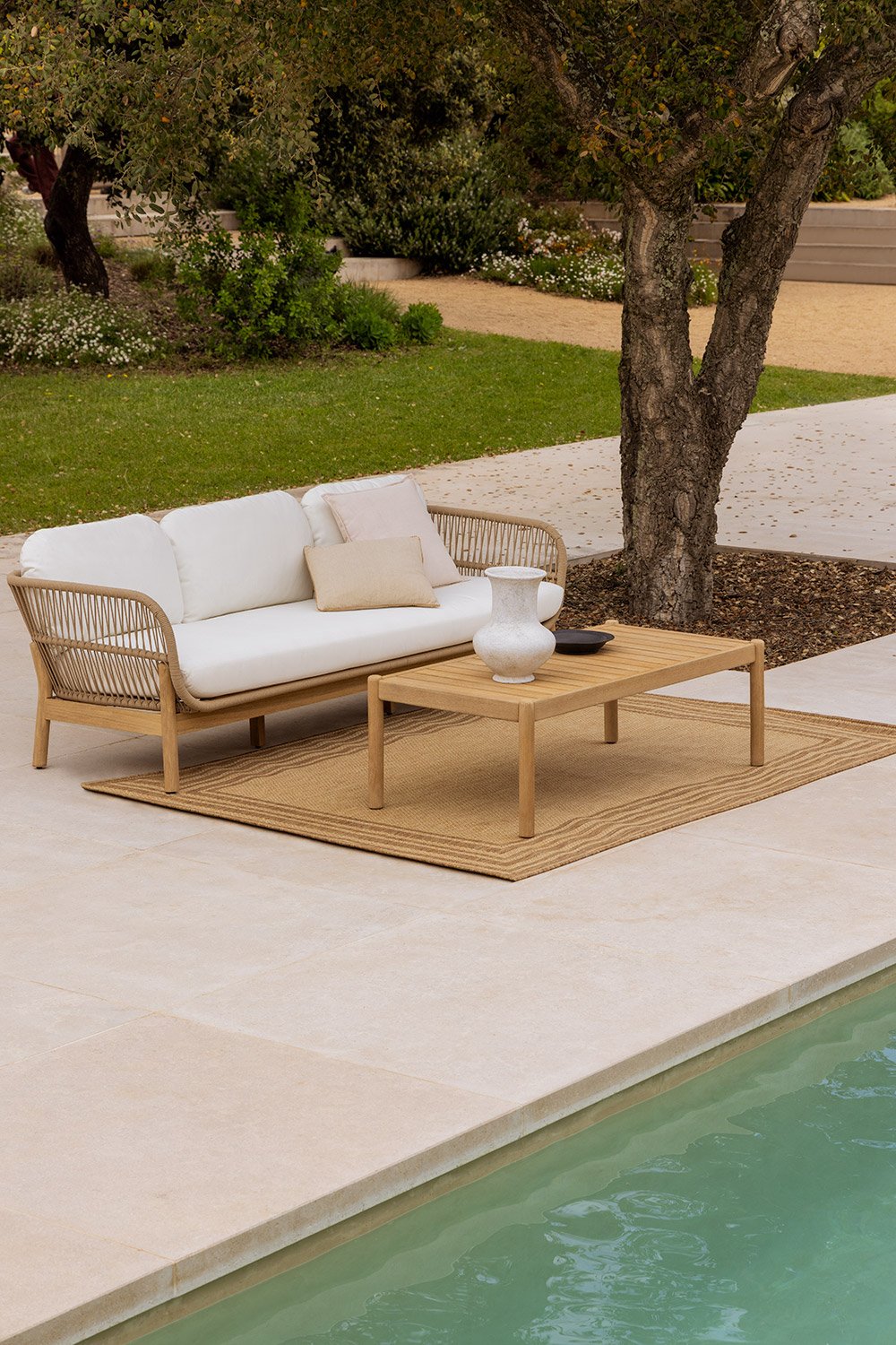 Garden set with 3-seater sofa and 120x60 cm rectangular coffee table in acacia wood and braided Karvia rope, gallery image 10