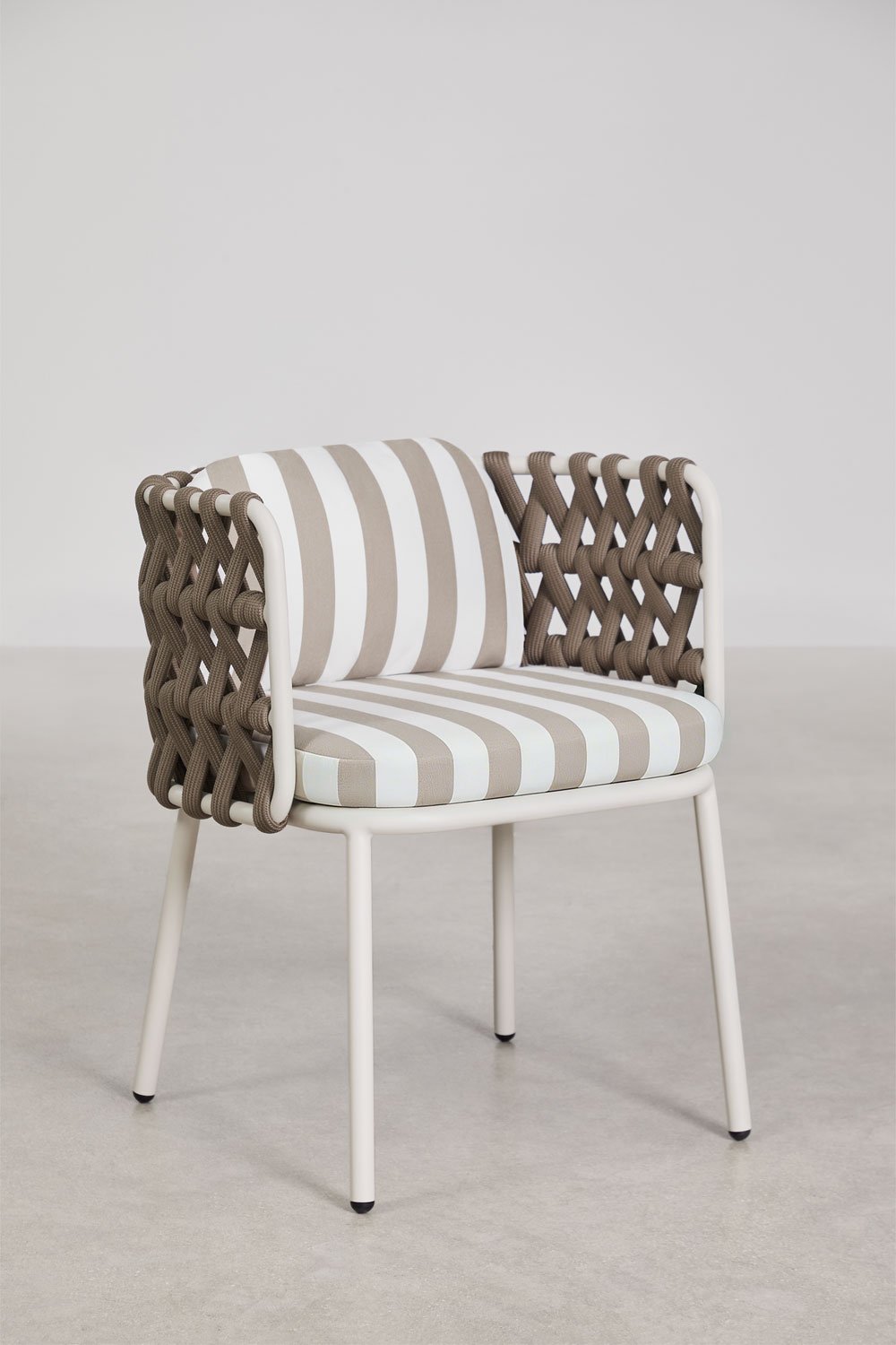 Tevary garden chair with aluminum armrests and braided rope, gallery image 1