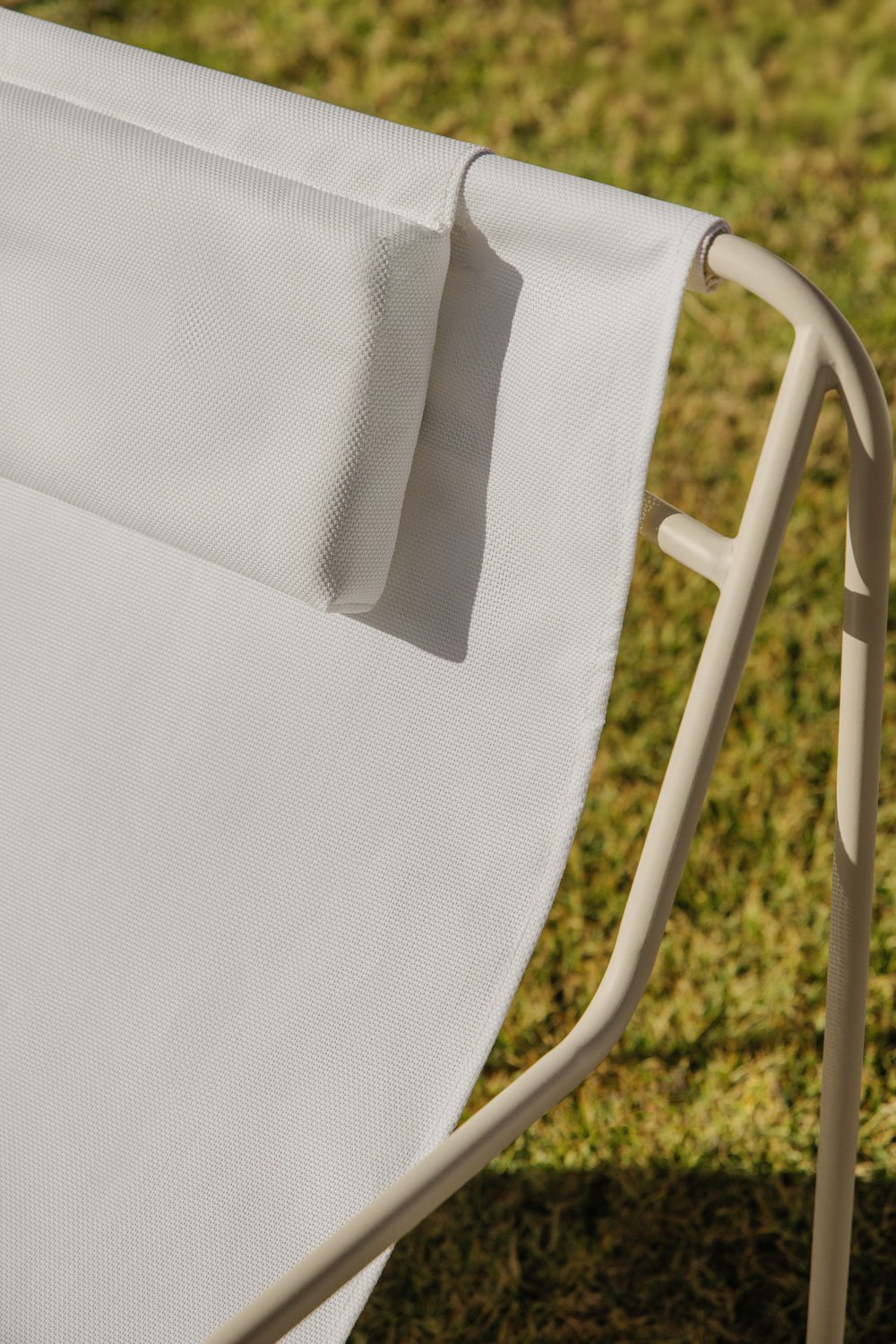 Lorvian steel hammock with cushion and armrest, gallery image 2