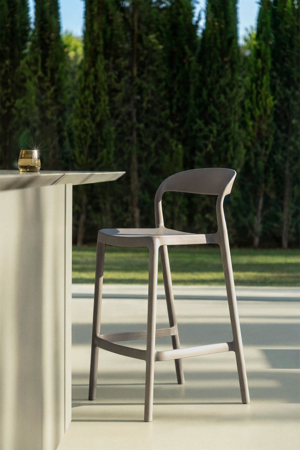 Stackable high garden stool in polypropylene Brenza, gallery image 1