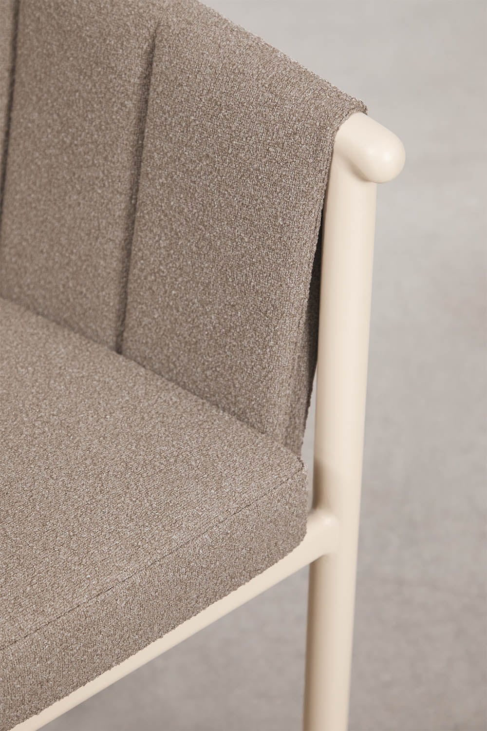 Pack of 2 garden chairs with armrests in bouclé and aluminum Boleni, gallery image 4