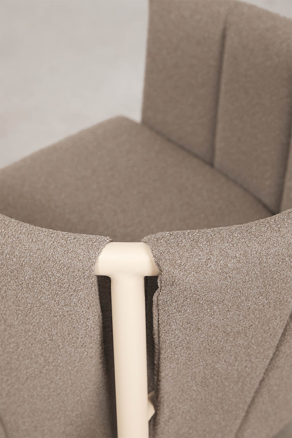 Pack of 4 dining chairs with armrests in bouclé and aluminum Boleni, gallery image 5