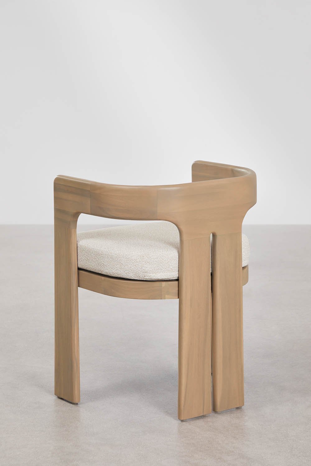 Pack of 4 dining chairs with armrests in acacia wood and Kandroa bouclé fabric, gallery image 3