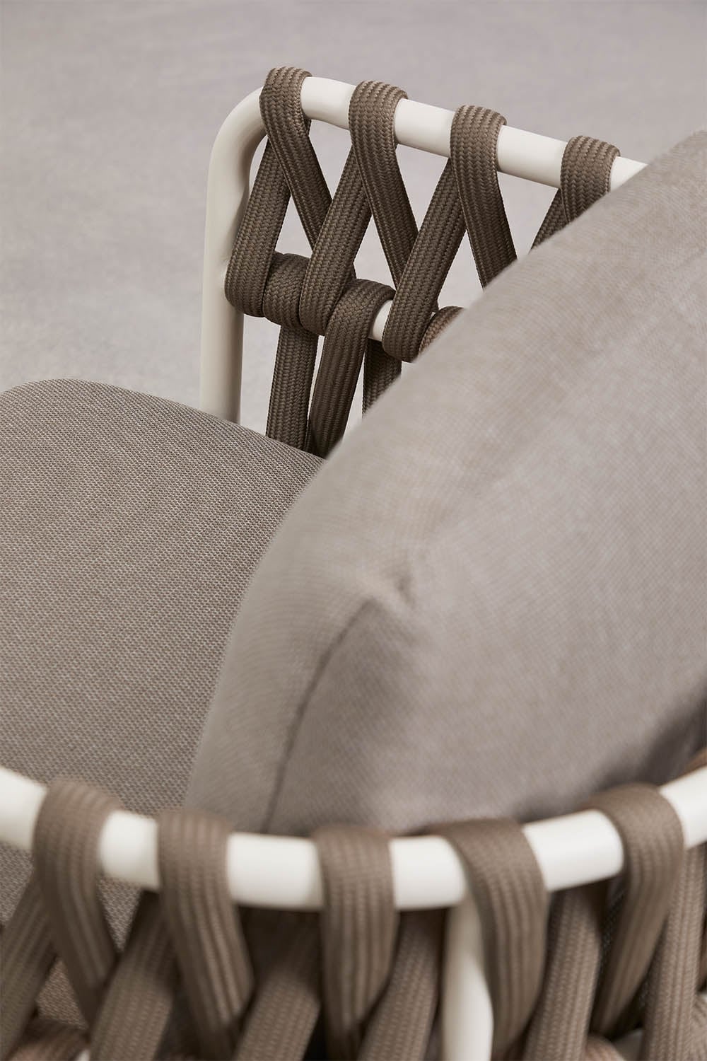 Garden set with 3-seater sofa, 2 armchairs in Tevary braided rope, and Boleni aluminum coffee table, gallery image 9