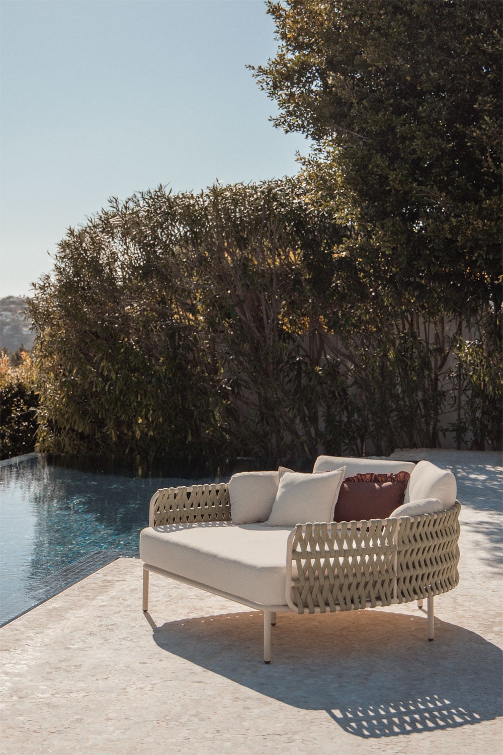 Double sun lounger in aluminum and braided rope with Tevary cushions, gallery image 1