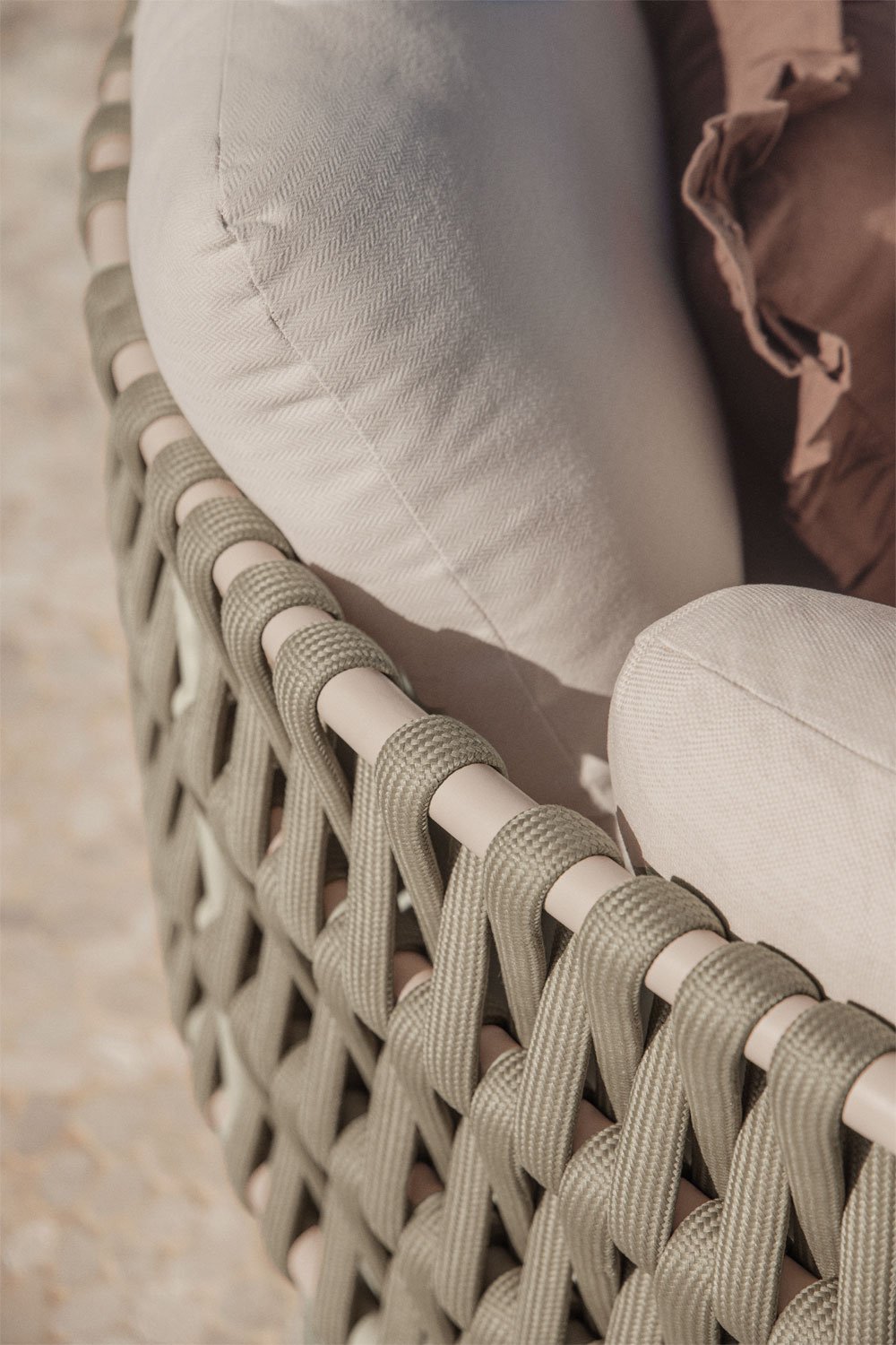 Double sun lounger in aluminum and braided rope with Tevary cushions, gallery image 2