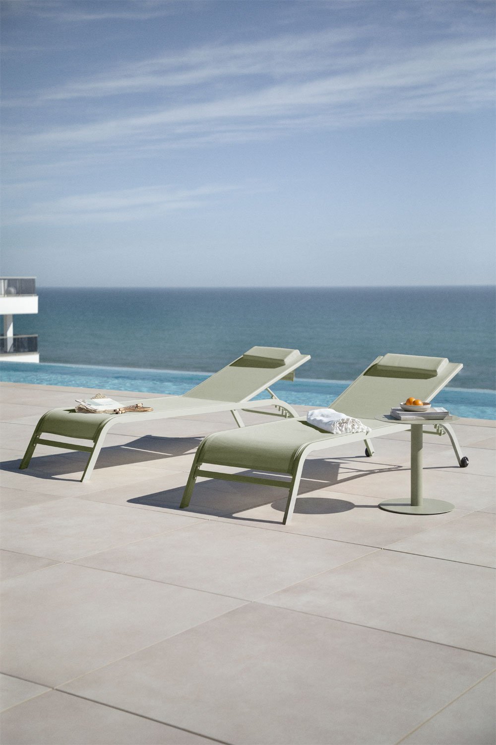 Reclining sun lounger with Therys cushion, gallery image 1