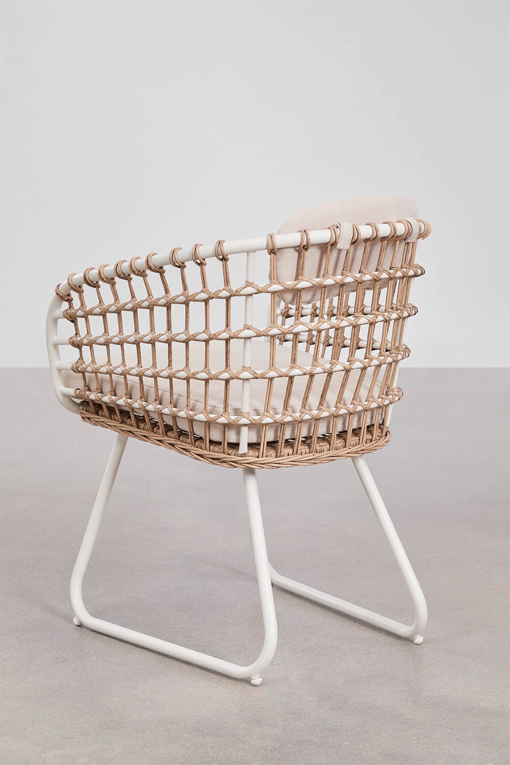 Pack of 2 dining chairs with armrests in aluminum and synthetic wicker Isaran, gallery image 3