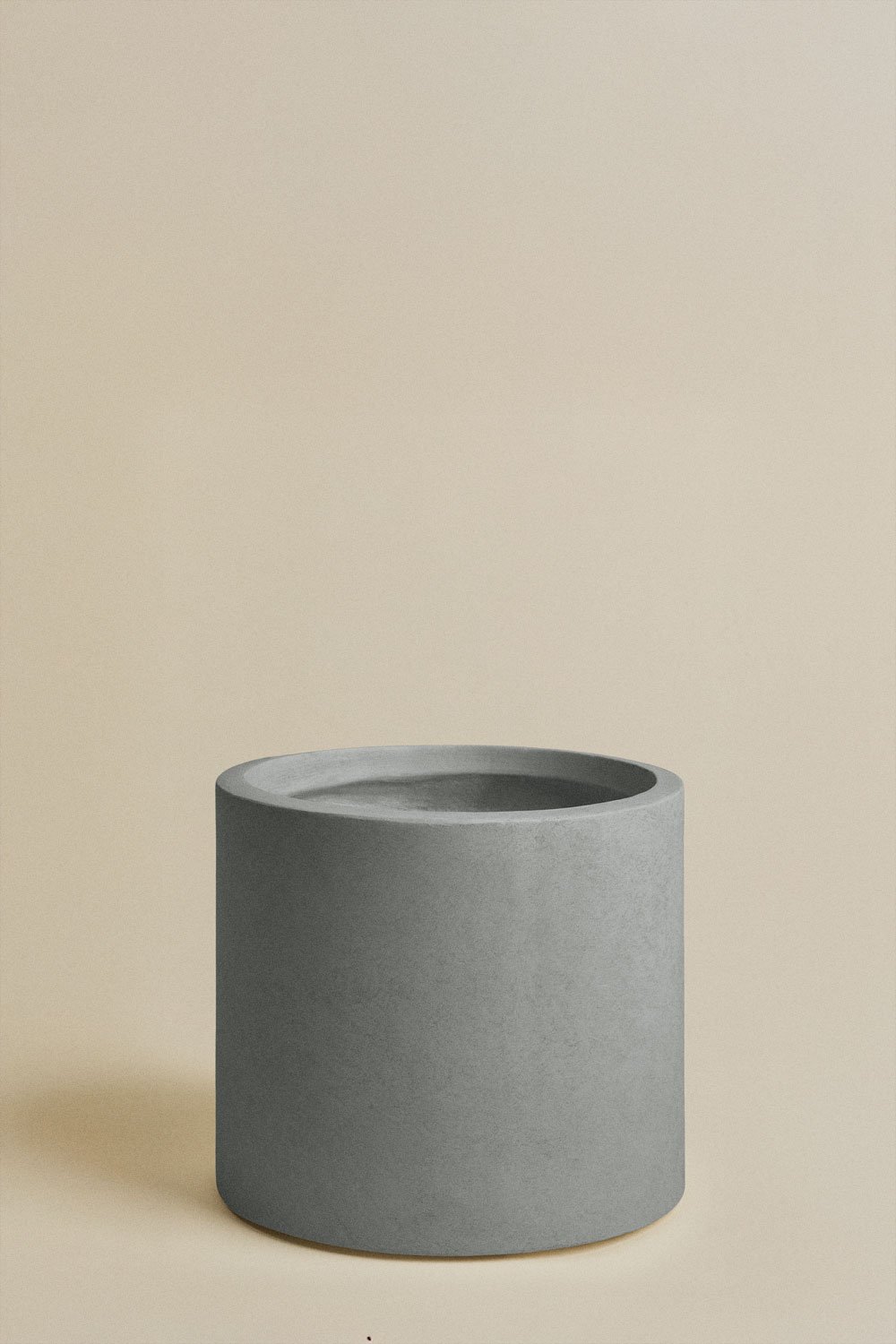 Aurevi outdoor cement planter, gallery image 1