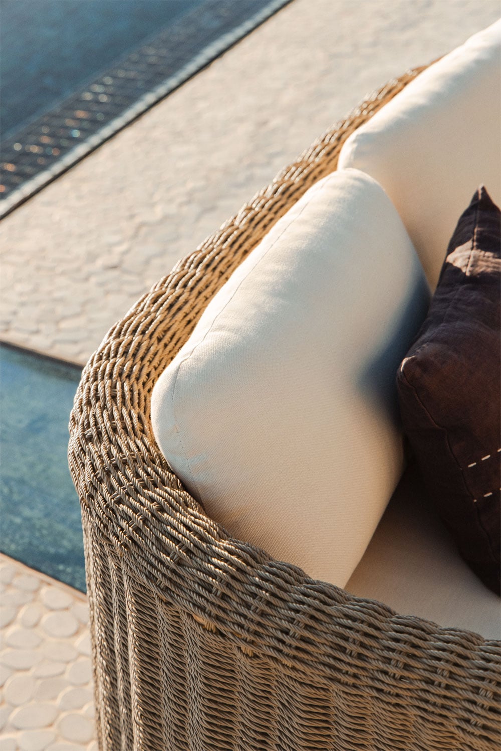 Garden set with 2-seater sofa, 2 armchairs in steel and synthetic rattan Lina, and 2 cement Fonelas coffee tables, gallery image 2