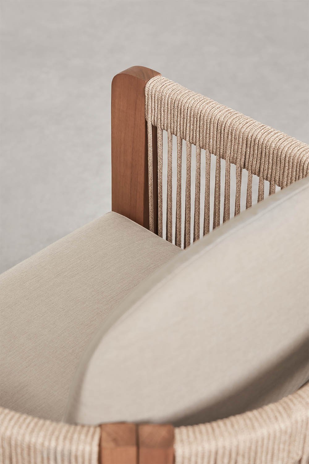 Pack of 2 dining chairs with armrests in acacia wood and Serel braided rope, gallery image 5