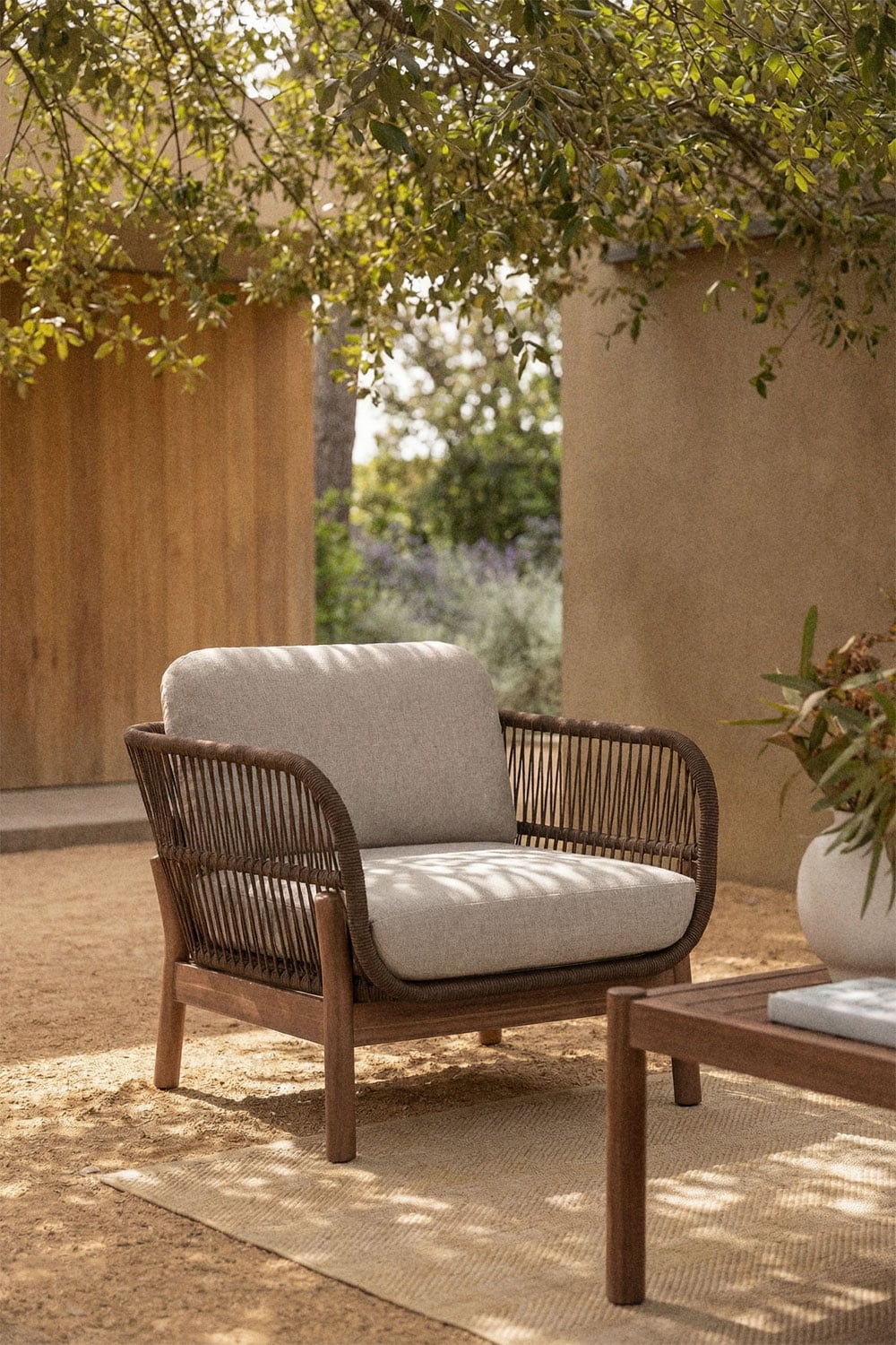 Karvia garden armchair in acacia wood and braided rope, gallery image 1