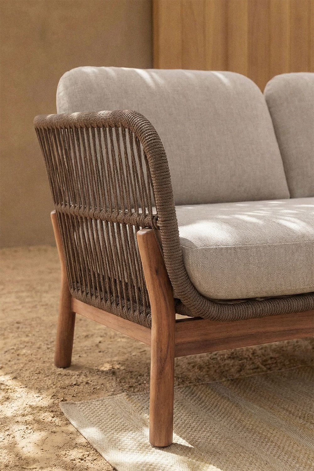 3-seater garden sofa in acacia wood and braided rope Karvia, gallery image 2