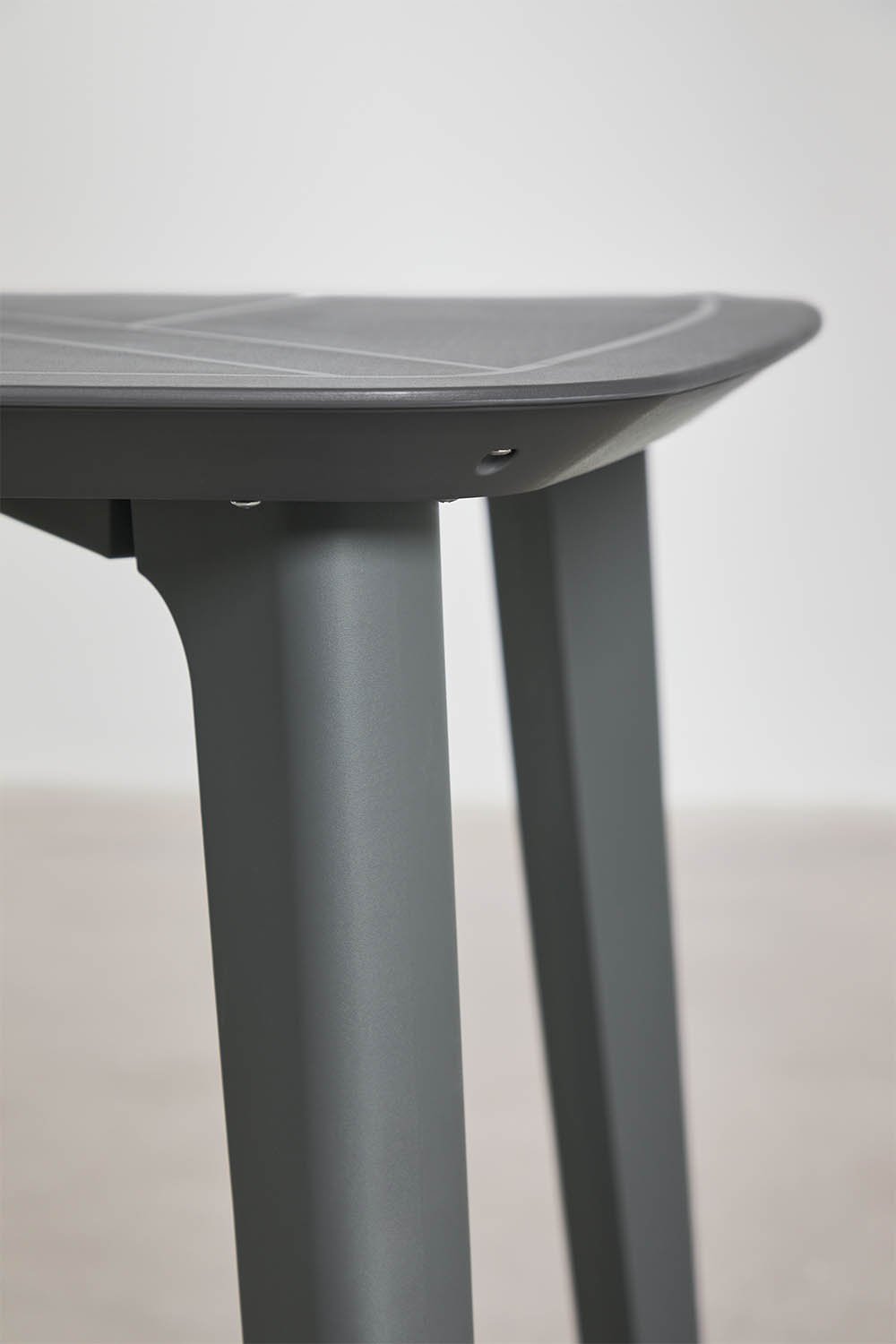 Square table set 85x85 cm and 4 garden chairs in polypropylene Scand, gallery image 5