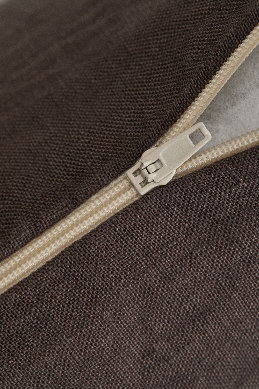 Rectangular cushion 30x40 cm in Nimia linen, gallery image 8