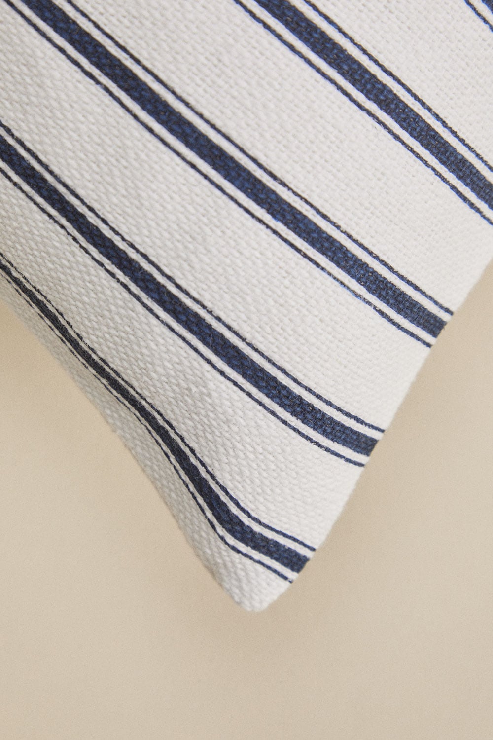 Square cushion 45x45 cm in Nexu cotton, gallery image 6