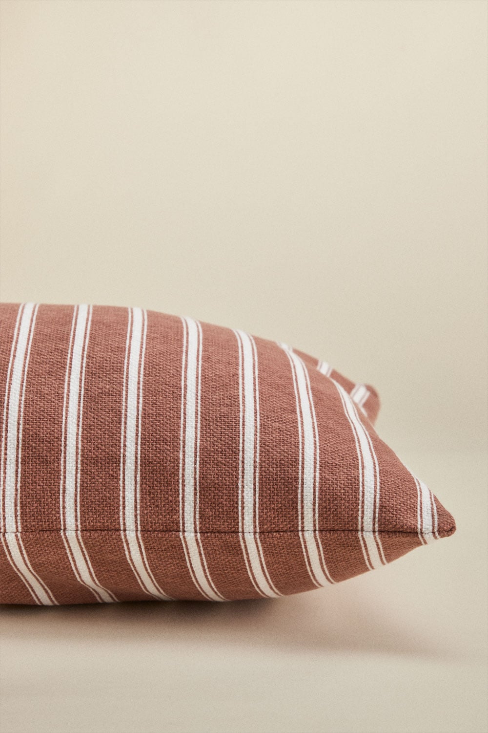 Square cushion 45x45 cm in Nexu cotton, gallery image 3